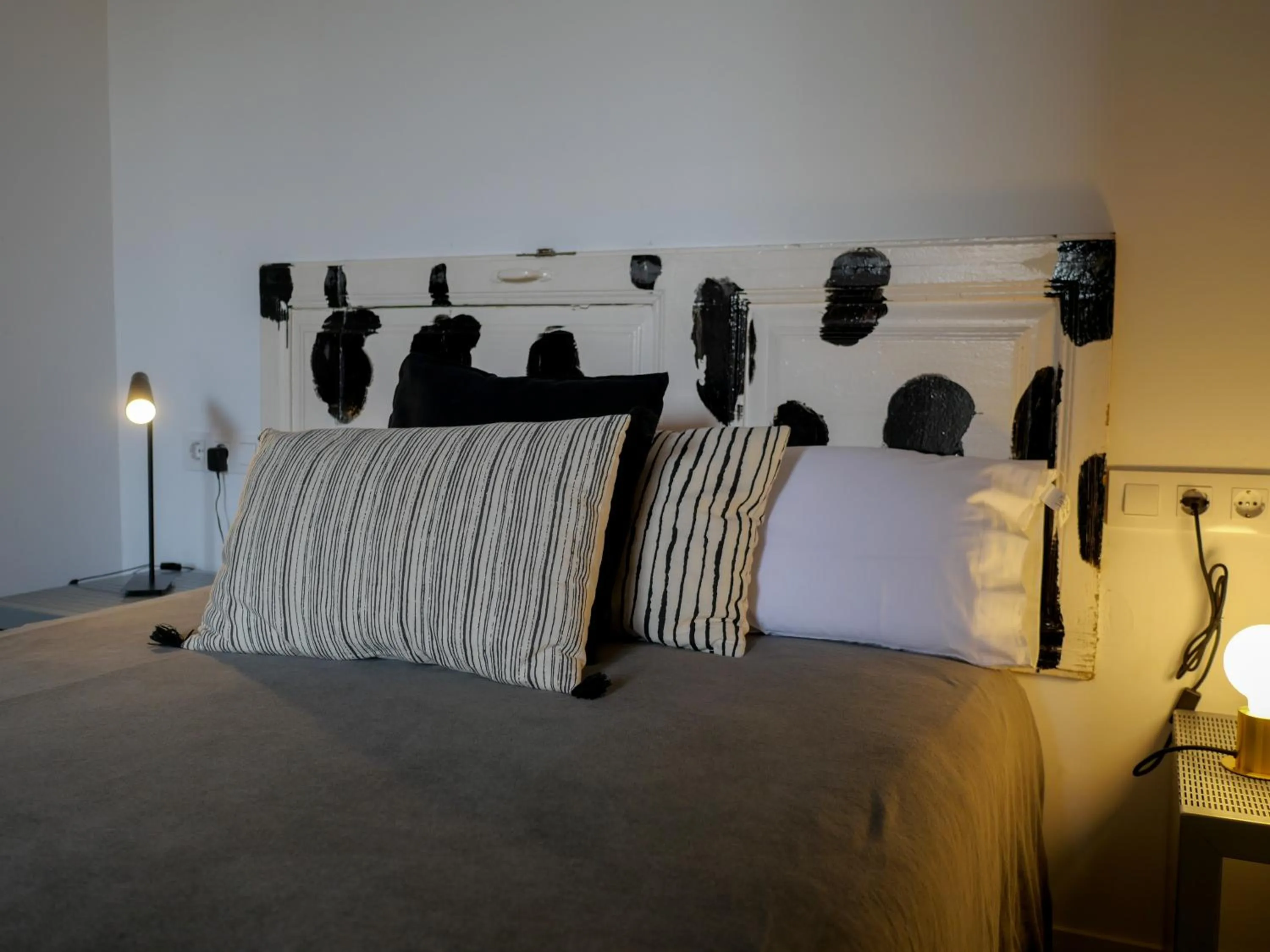 Bed in Luxury Apartment Stancesvic