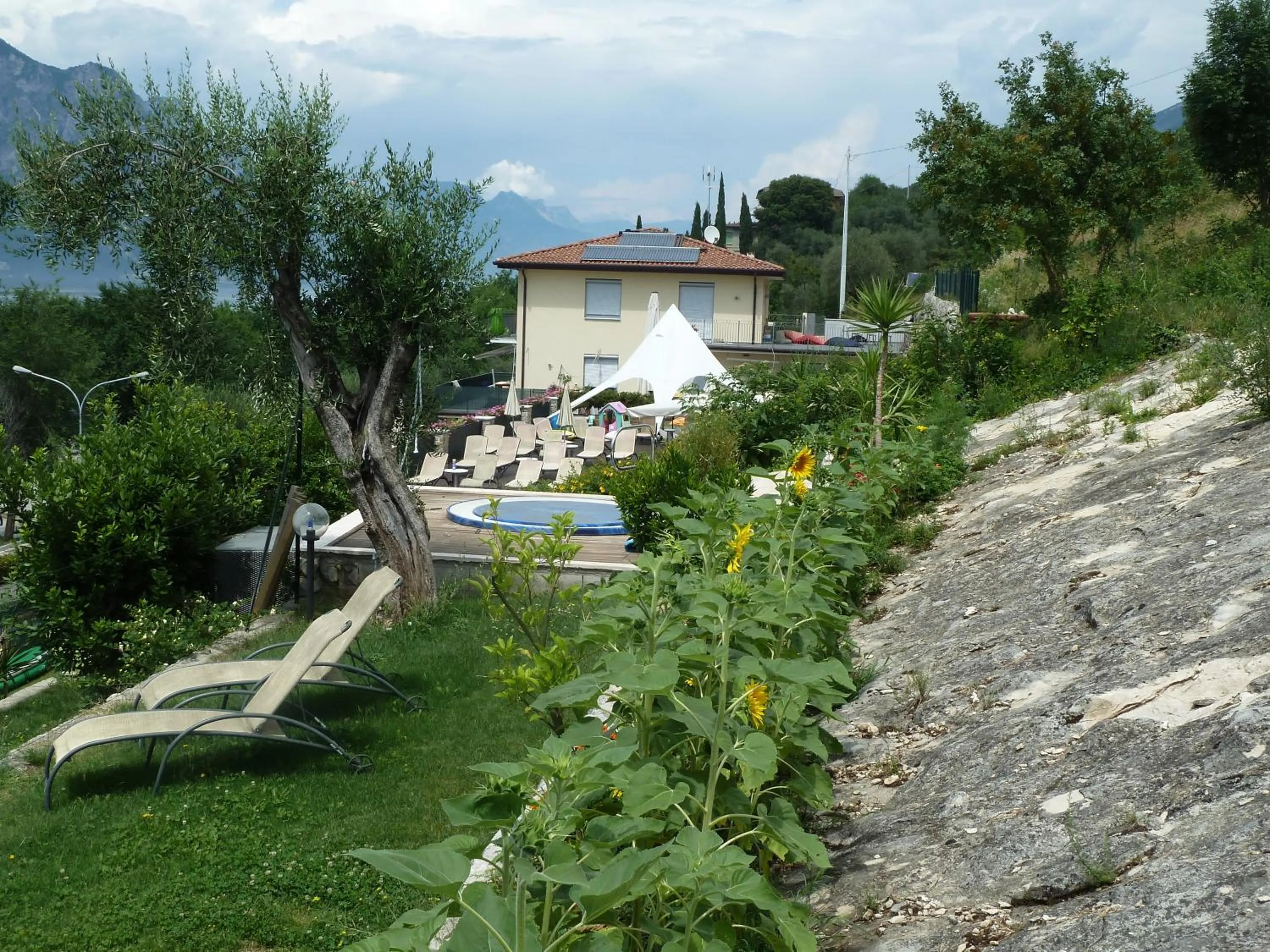 Day in Villa Treccani Apartments