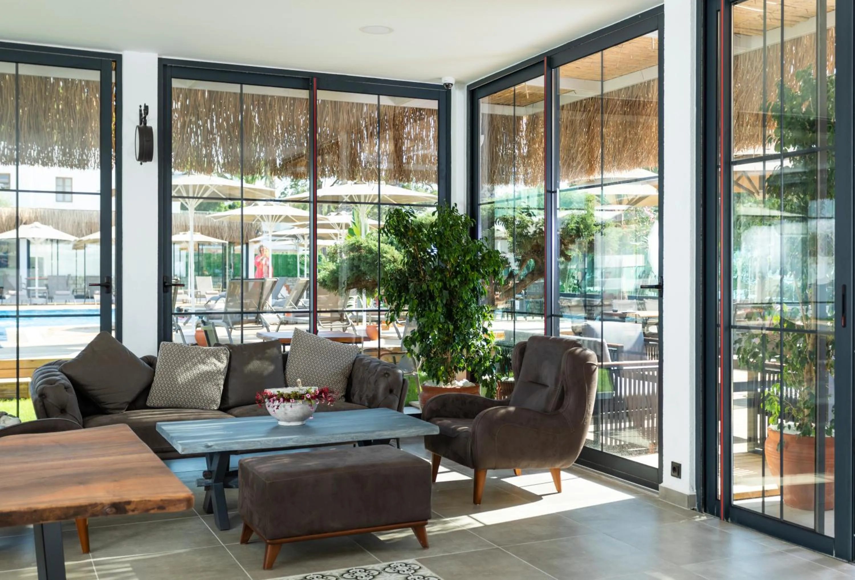 Communal lounge/ TV room in Yalıpark Beach Hotel