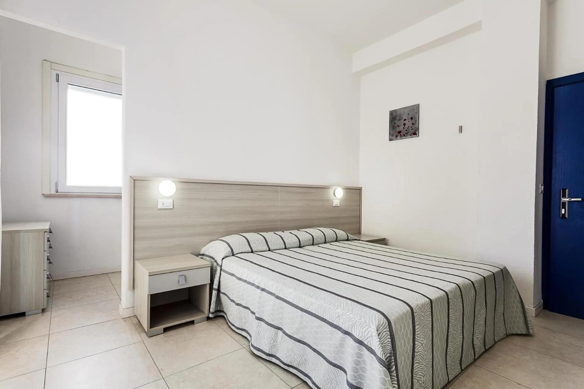 Bedroom, Bed in Hotel Blues