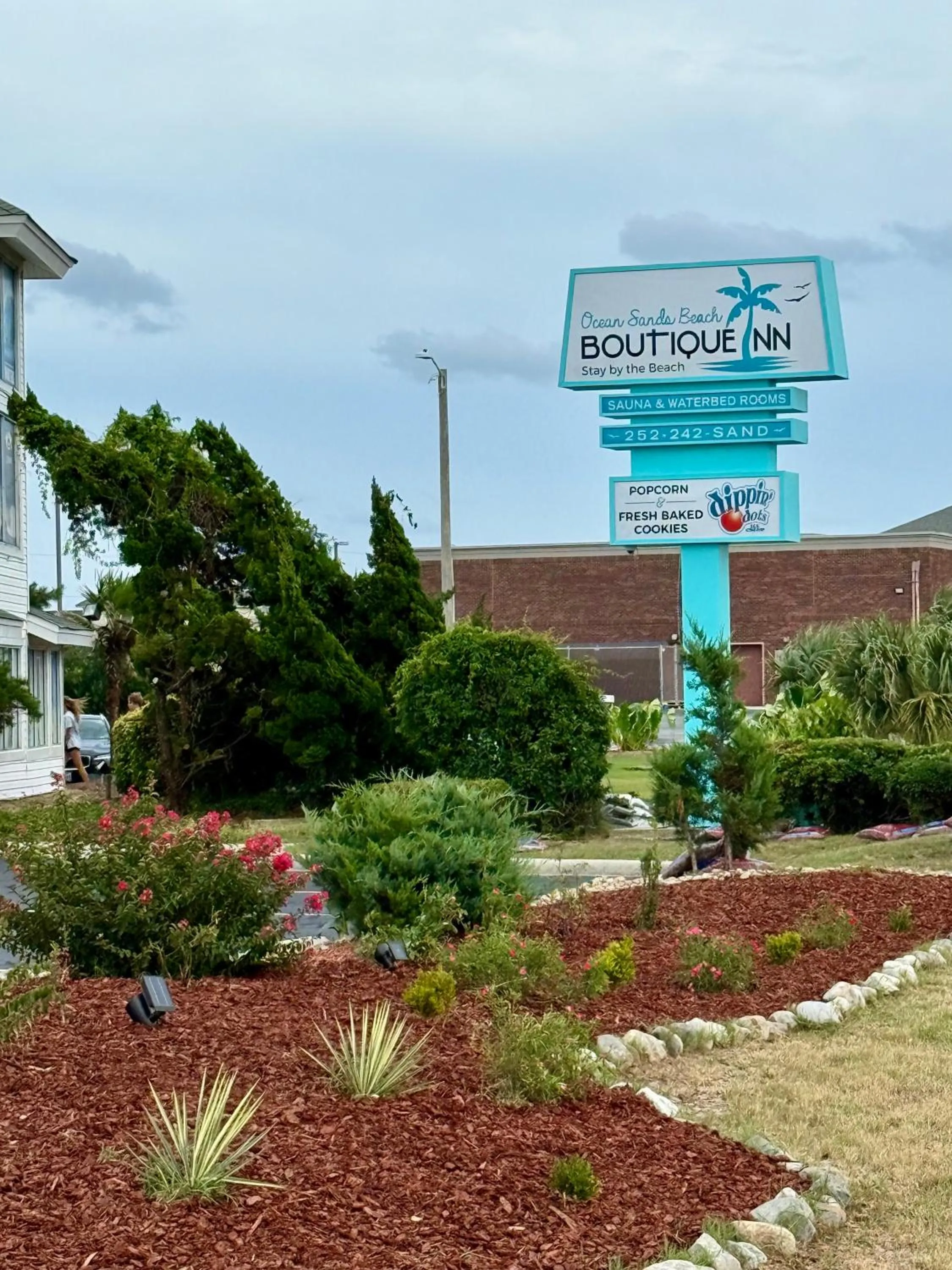 NEW 2026-Ocean Sands Beach Boutique Inn-Sauna and Salt-Mineral Pool -Free Beach Bikes and Famous Beach- Fresh Baked Cookies and Popcorn - Bathrobes and Sunscreen in all rooms-Ultra Sparkling-Free Laundry- 4 Grand Black Beds-Call NOW & Save-1-252-AHA-SAND