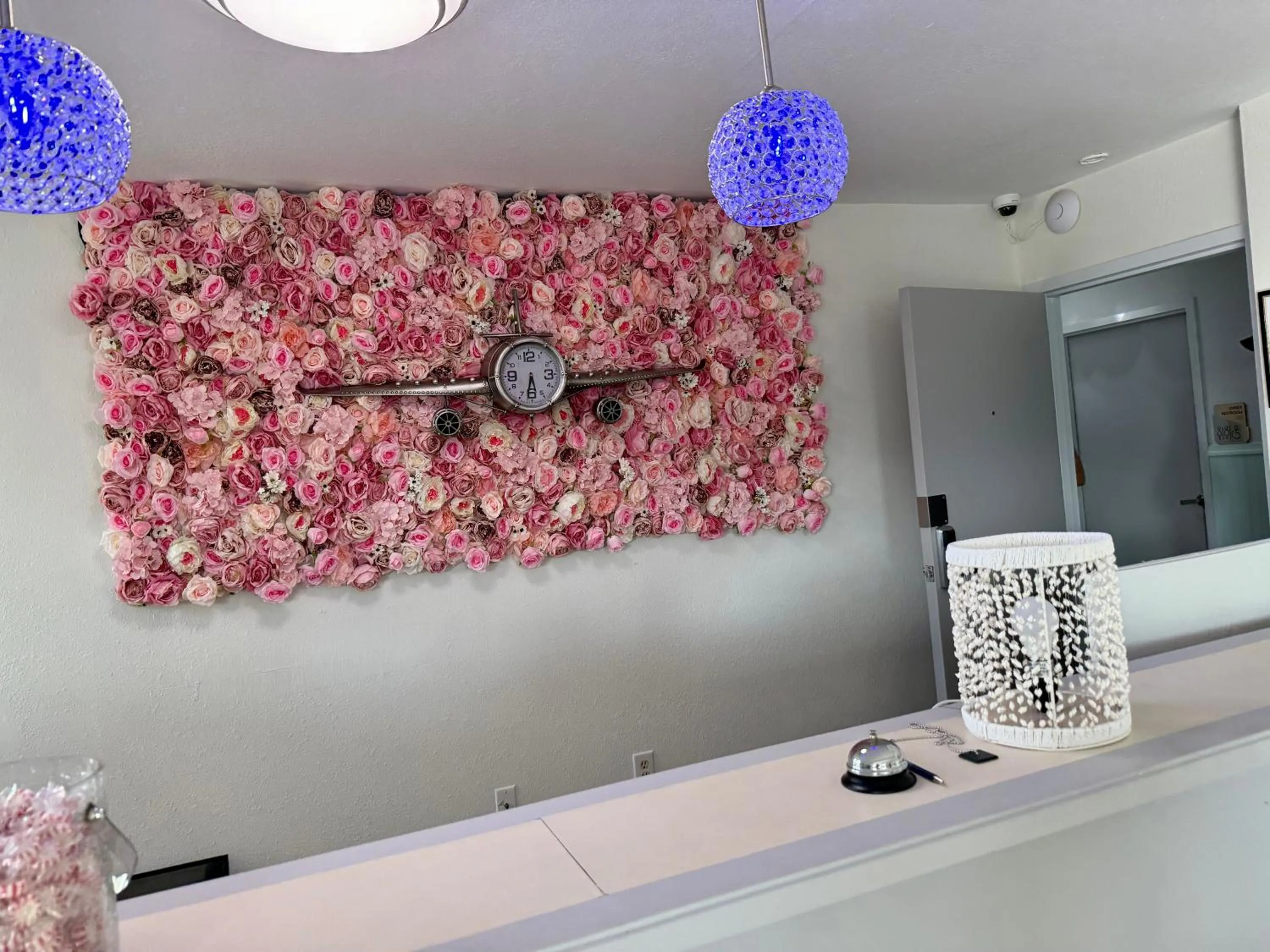 NEW 2026-Ocean Sands Beach Boutique Inn-Sauna and Salt-Mineral Pool -Free Beach Bikes and Famous Beach- Fresh Baked Cookies and Popcorn - Bathrobes and Sunscreen in all rooms-Ultra Sparkling-Free Laundry- 4 Grand Black Beds-Call NOW & Save-1-252-AHA-SAND