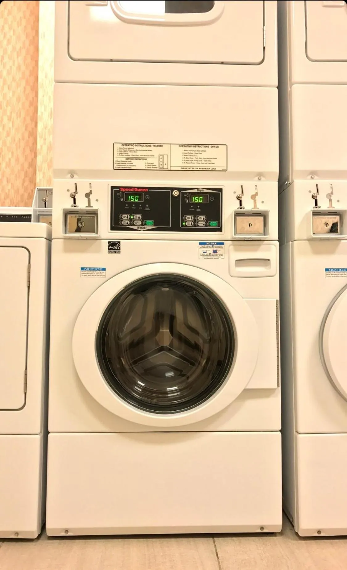 NEW 2026-Ocean Sands Beach Boutique Inn-Sauna and Salt-Mineral Pool -Free Beach Bikes and Famous Beach- Fresh Baked Cookies and Popcorn - Bathrobes and Sunscreen in all rooms-Ultra Sparkling-Free Laundry- 4 Grand Black Beds-Call NOW & Save-1-252-AHA-SAND