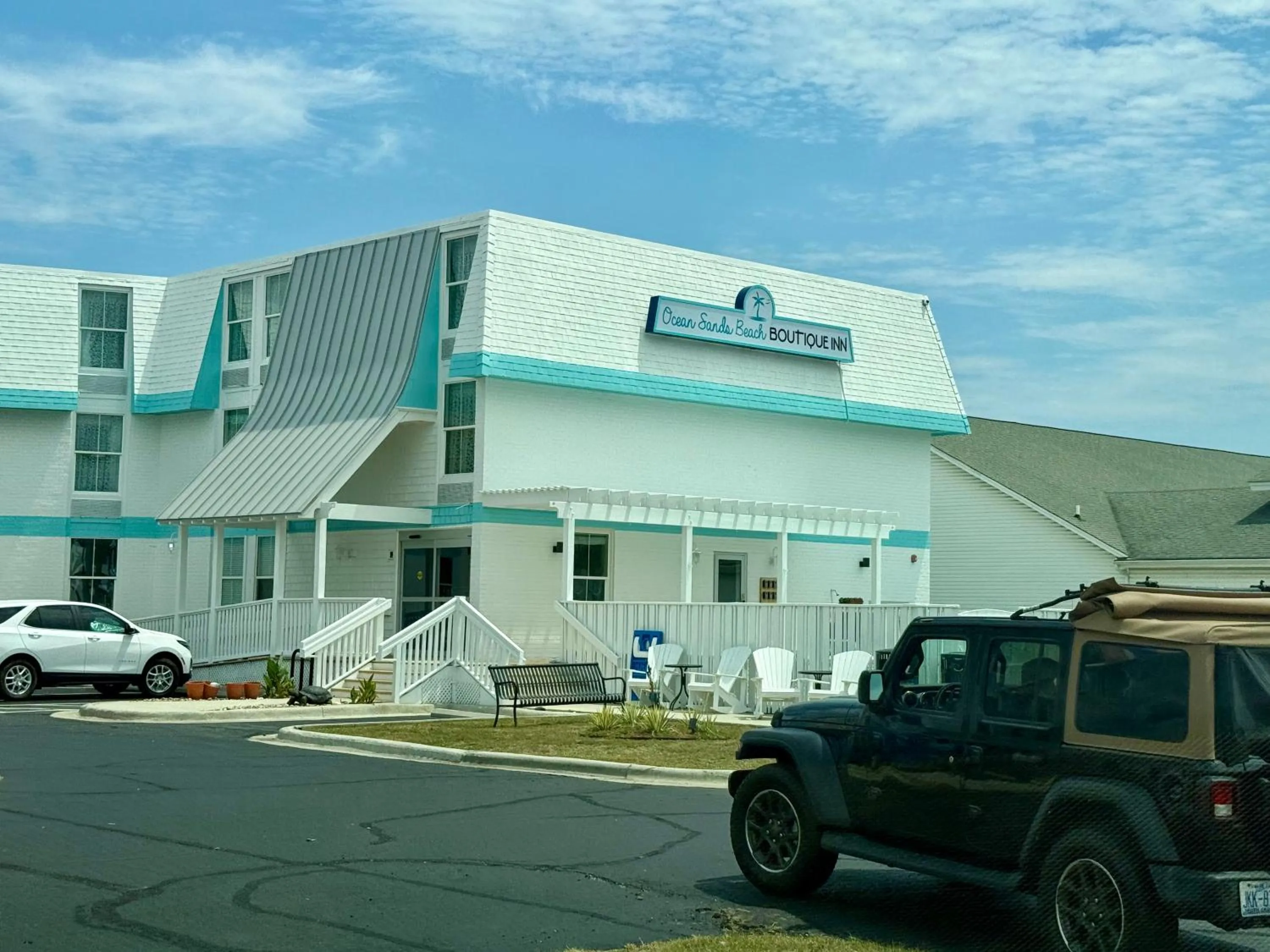 NEW 2026-Ocean Sands Beach Boutique Inn-Sauna and Salt-Mineral Pool -Free Beach Bikes and Famous Beach- Fresh Baked Cookies and Popcorn - Bathrobes and Sunscreen in all rooms-Ultra Sparkling-Free Laundry- 4 Grand Black Beds-Call NOW & Save-1-252-AHA-SAND