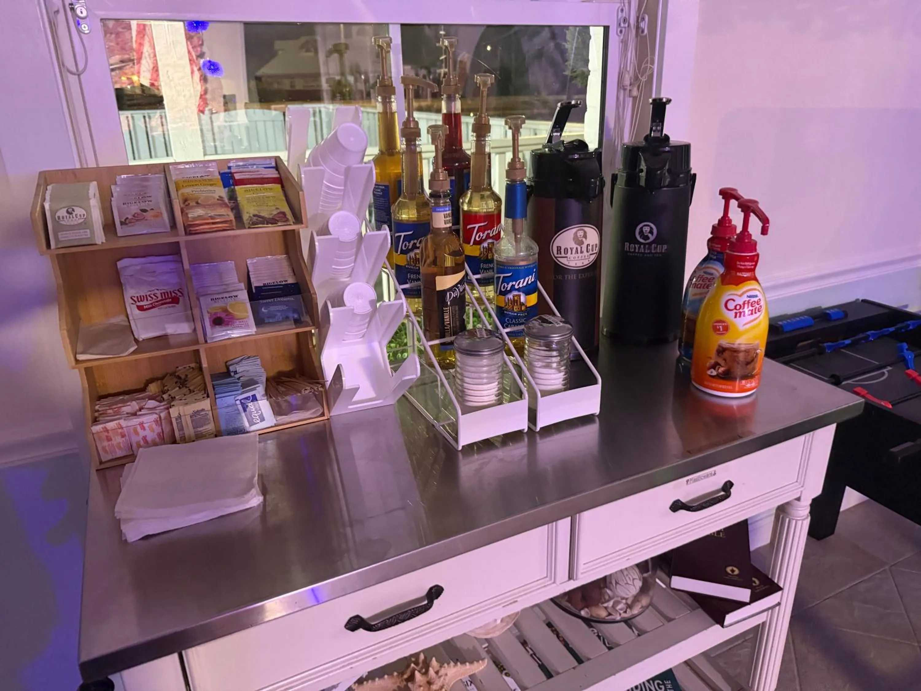 NEW 2026-Ocean Sands Beach Boutique Inn-Sauna and Salt-Mineral Pool -Free Beach Bikes and Famous Beach- Fresh Baked Cookies and Popcorn - Bathrobes and Sunscreen in all rooms-Ultra Sparkling-Free Laundry- 4 Grand Black Beds-Call NOW & Save-1-252-AHA-SAND