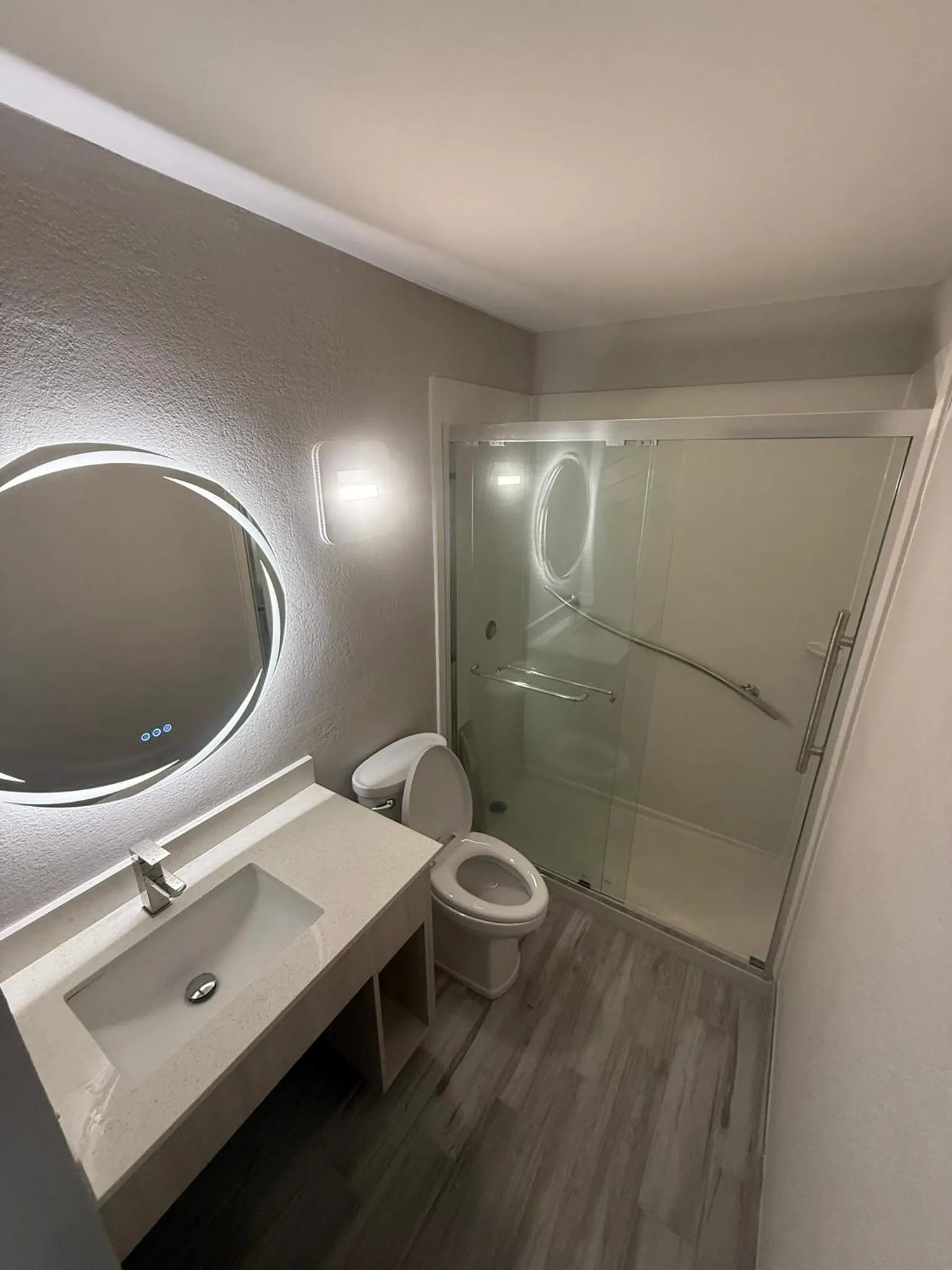 Bathroom in NEW 2026-Ocean Sands Beach Boutique Inn-Sauna and Salt-Mineral Pool -Free Beach Bikes and Famous Beach- Fresh Baked Cookies and Popcorn - Bathrobes and Sunscreen in all rooms-Ultra Sparkling-Free Laundry- 4 Grand Black Beds-Call NOW & Save-1-252-AHA-SAND