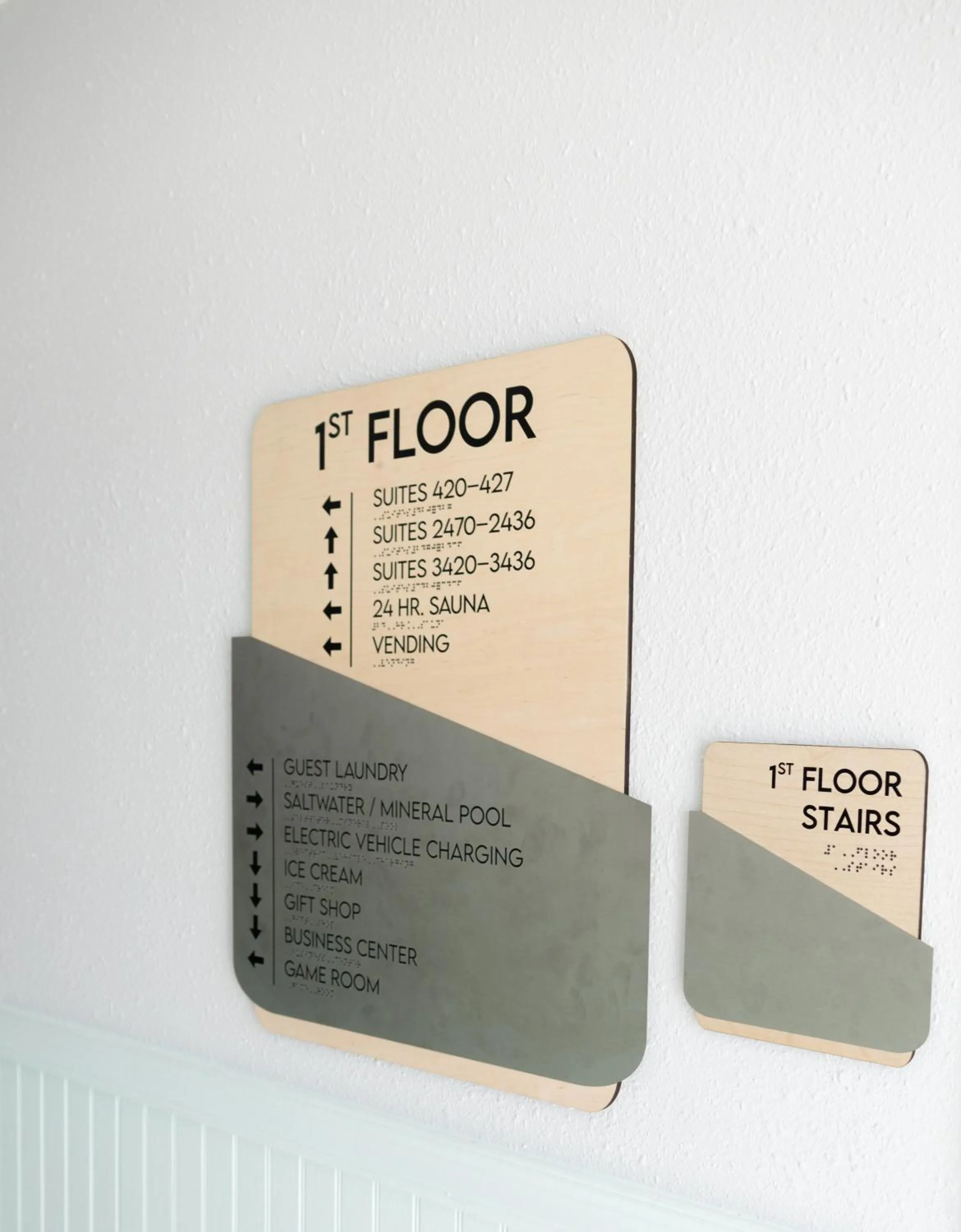 NEW 2026-Ocean Sands Beach Boutique Inn-Sauna and Salt-Mineral Pool -Free Beach Bikes and Famous Beach- Fresh Baked Cookies and Popcorn - Bathrobes and Sunscreen in all rooms-Ultra Sparkling-Free Laundry- 4 Grand Black Beds-Call NOW & Save-1-252-AHA-SAND