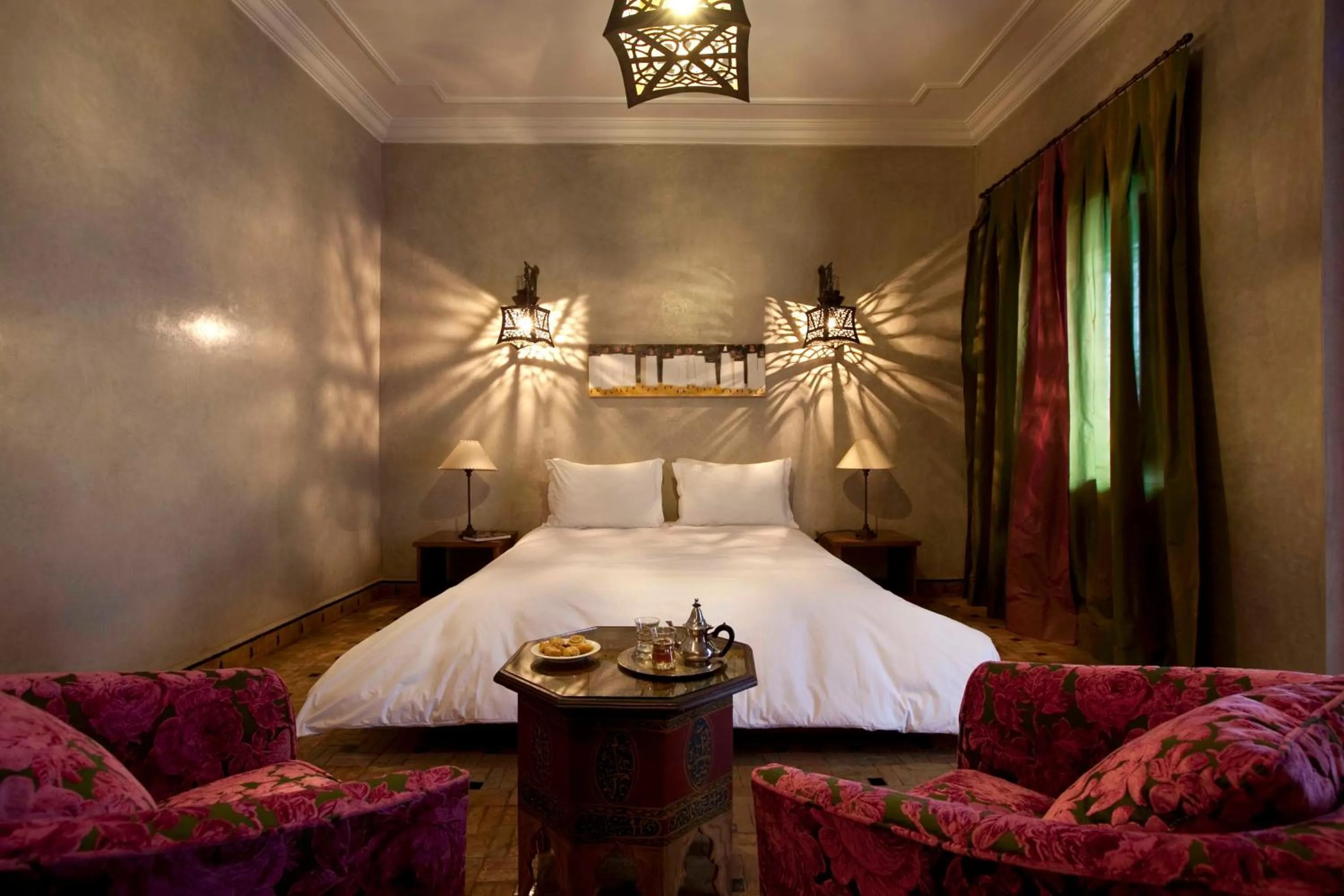 Photo of the whole room, Bed in Riad Les Bougainvilliers