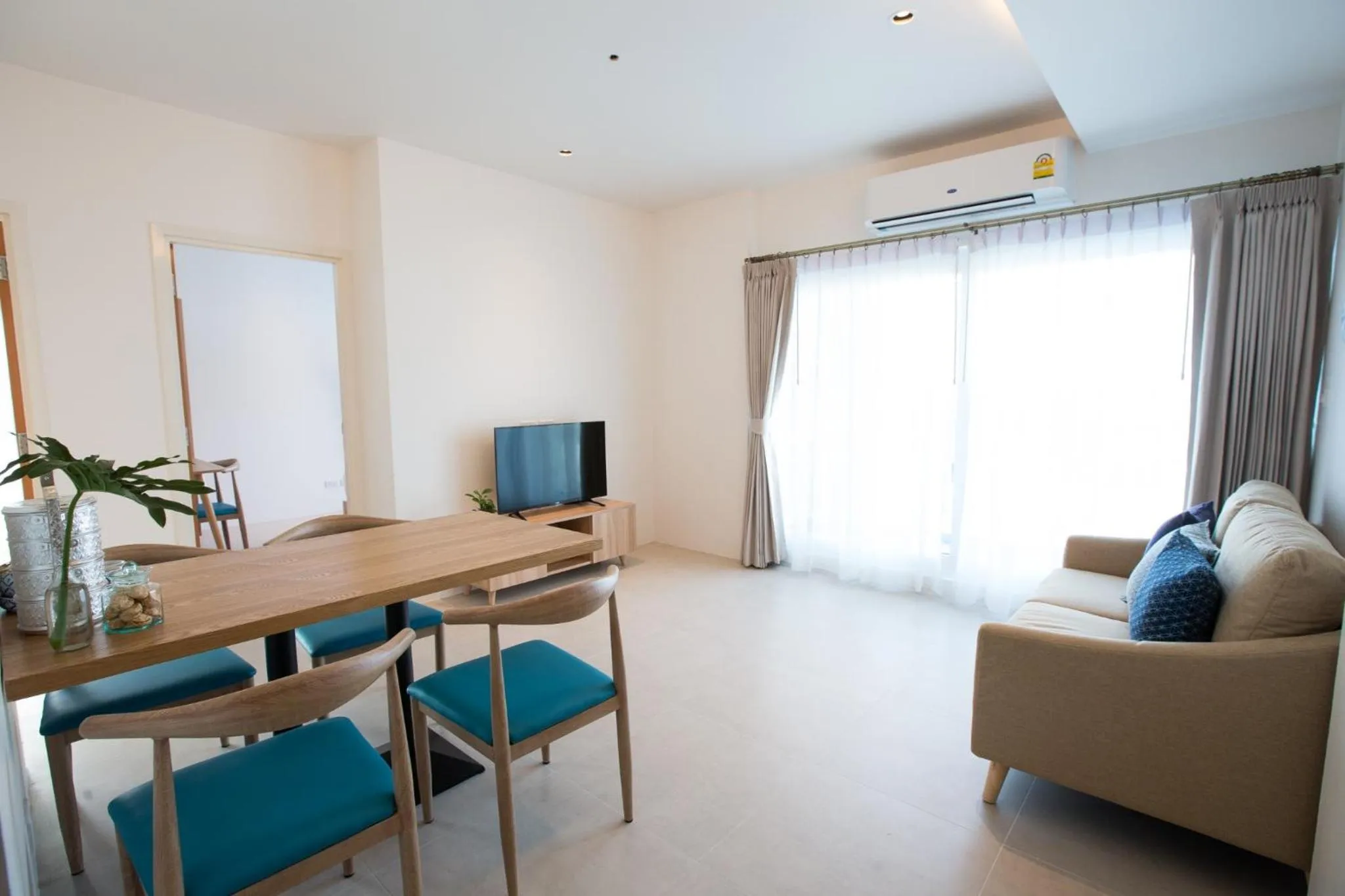 TV and multimedia in DeeProm Pattaya Hotel