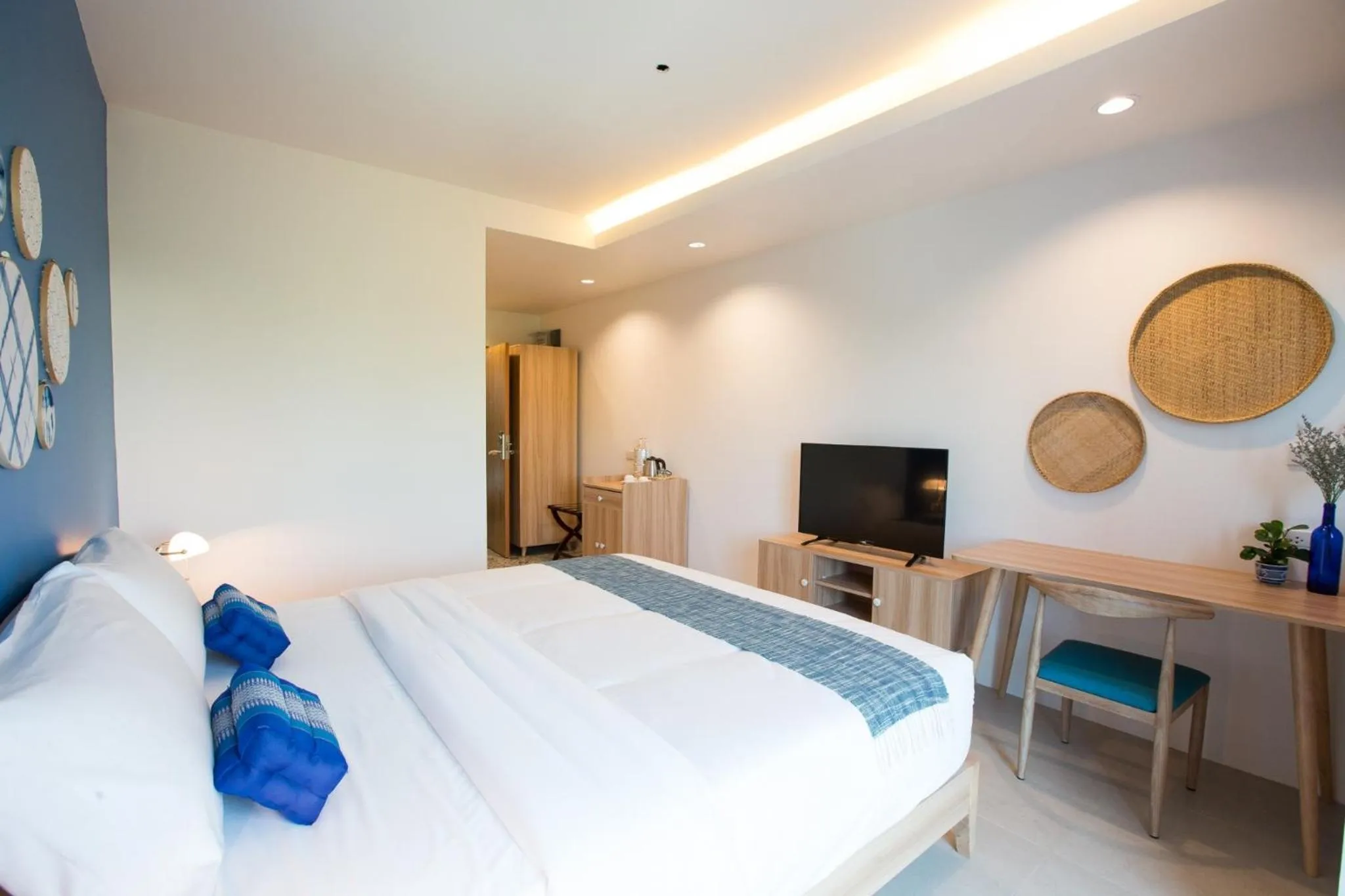 Area and facilities, Bed in DeeProm Pattaya Hotel