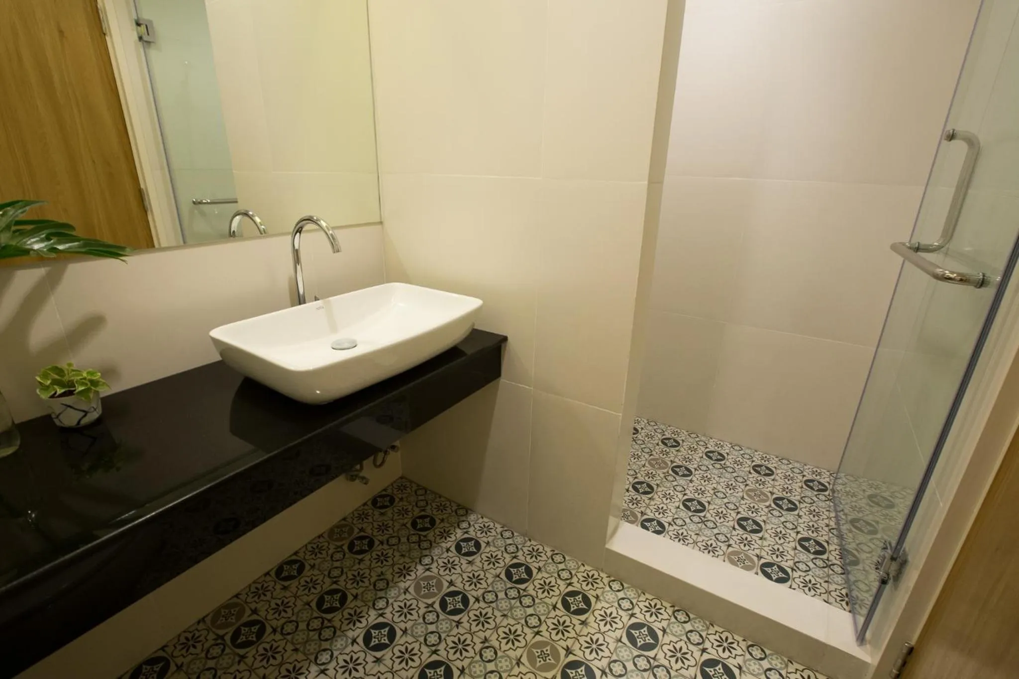 Shower in DeeProm Pattaya Hotel