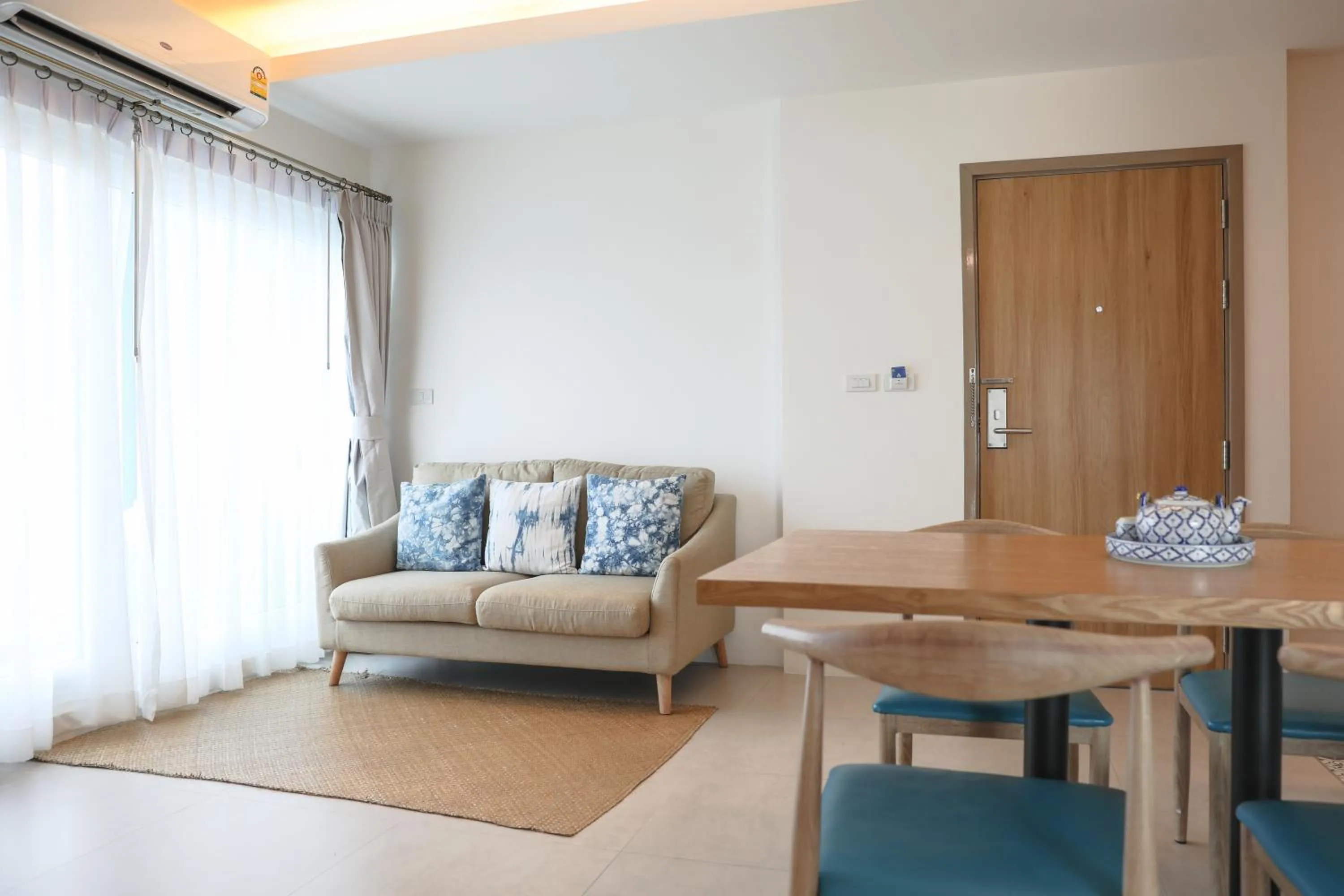 Living room in DeeProm Pattaya Hotel