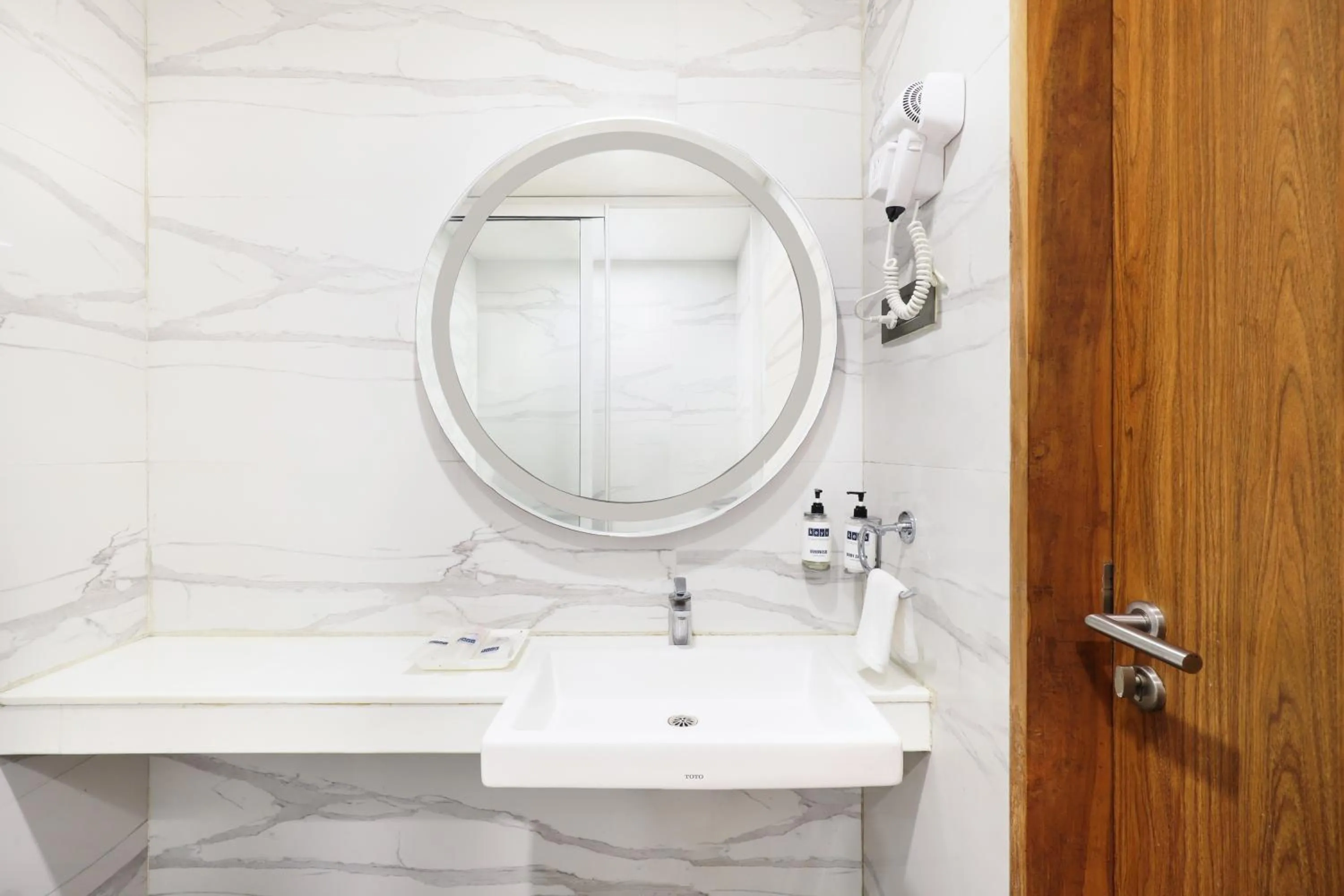 Bathroom in Keys Select by Lemon Tree Hotels, Gandhi Ashram, Ahmedabad