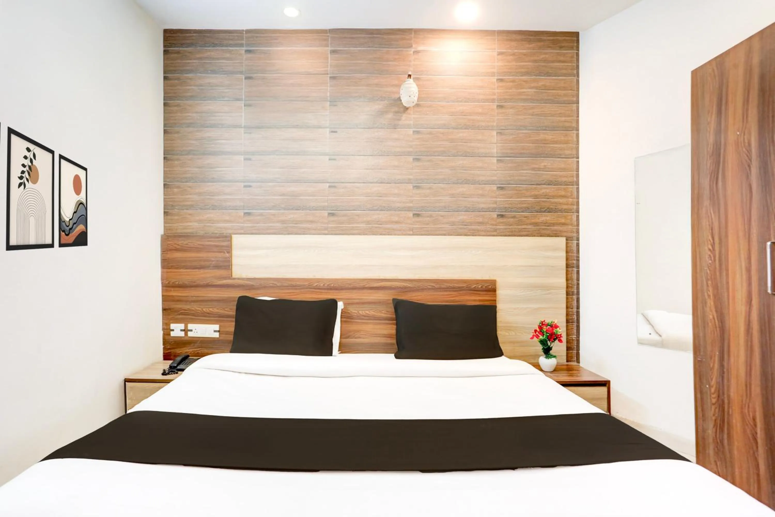 Bedroom, Bed in Hotel O by OYO Chandigarh Highway Near Prabhat Road