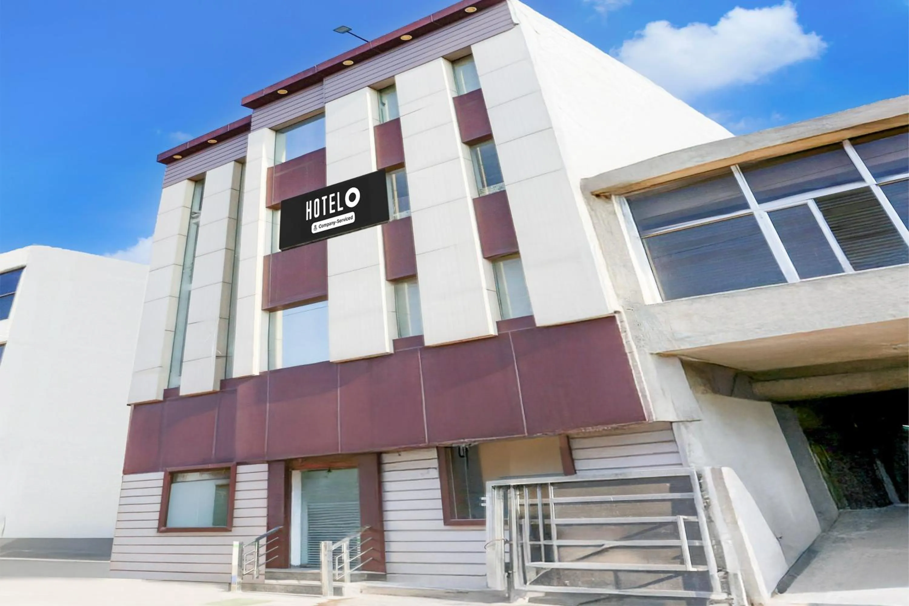 Facade/entrance in Hotel O by OYO Chandigarh Highway Near Prabhat Road