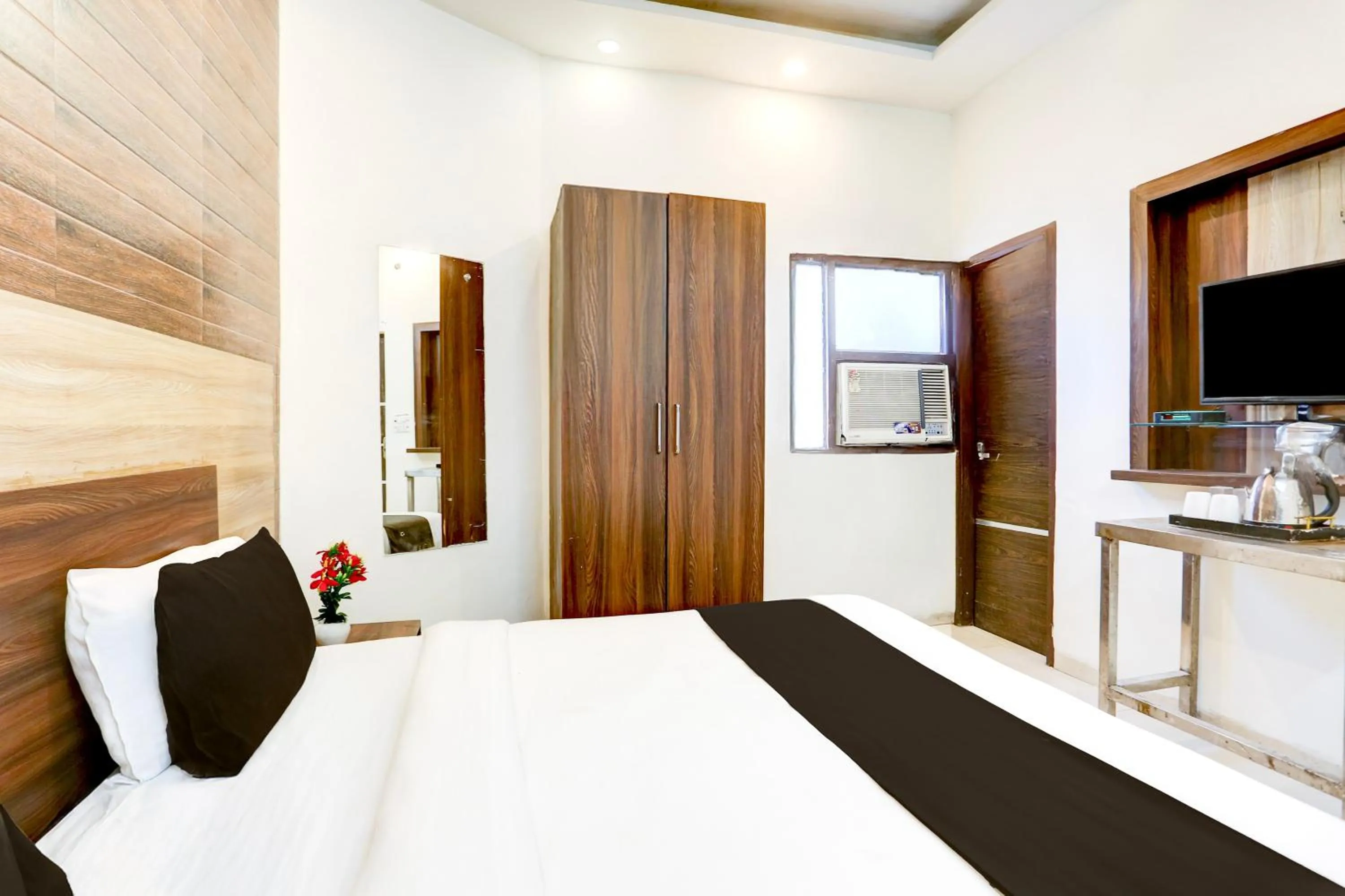 Bedroom, Bed in Hotel O by OYO Chandigarh Highway Near Prabhat Road