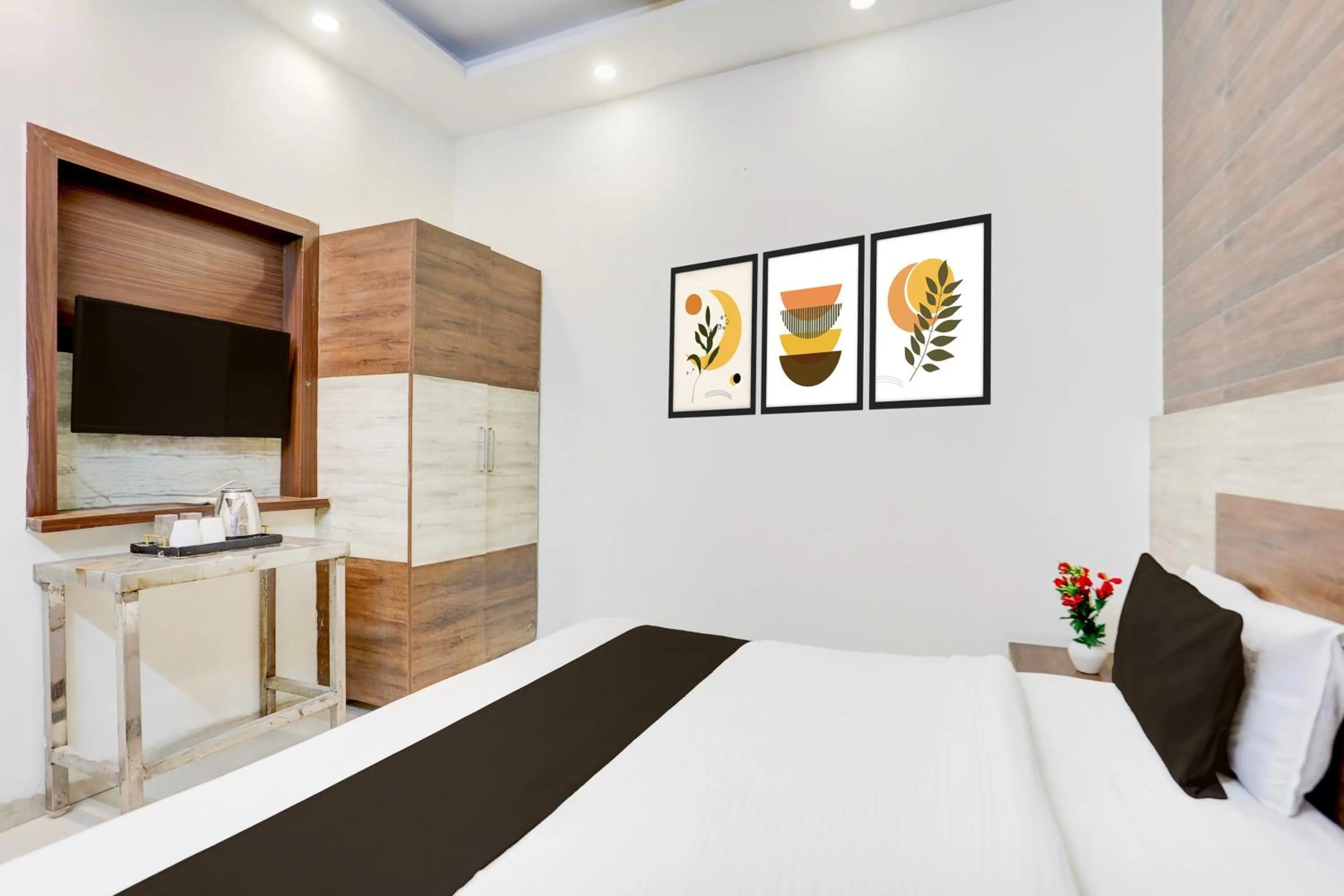 Bedroom, Bed in Hotel O by OYO Chandigarh Highway Near Prabhat Road