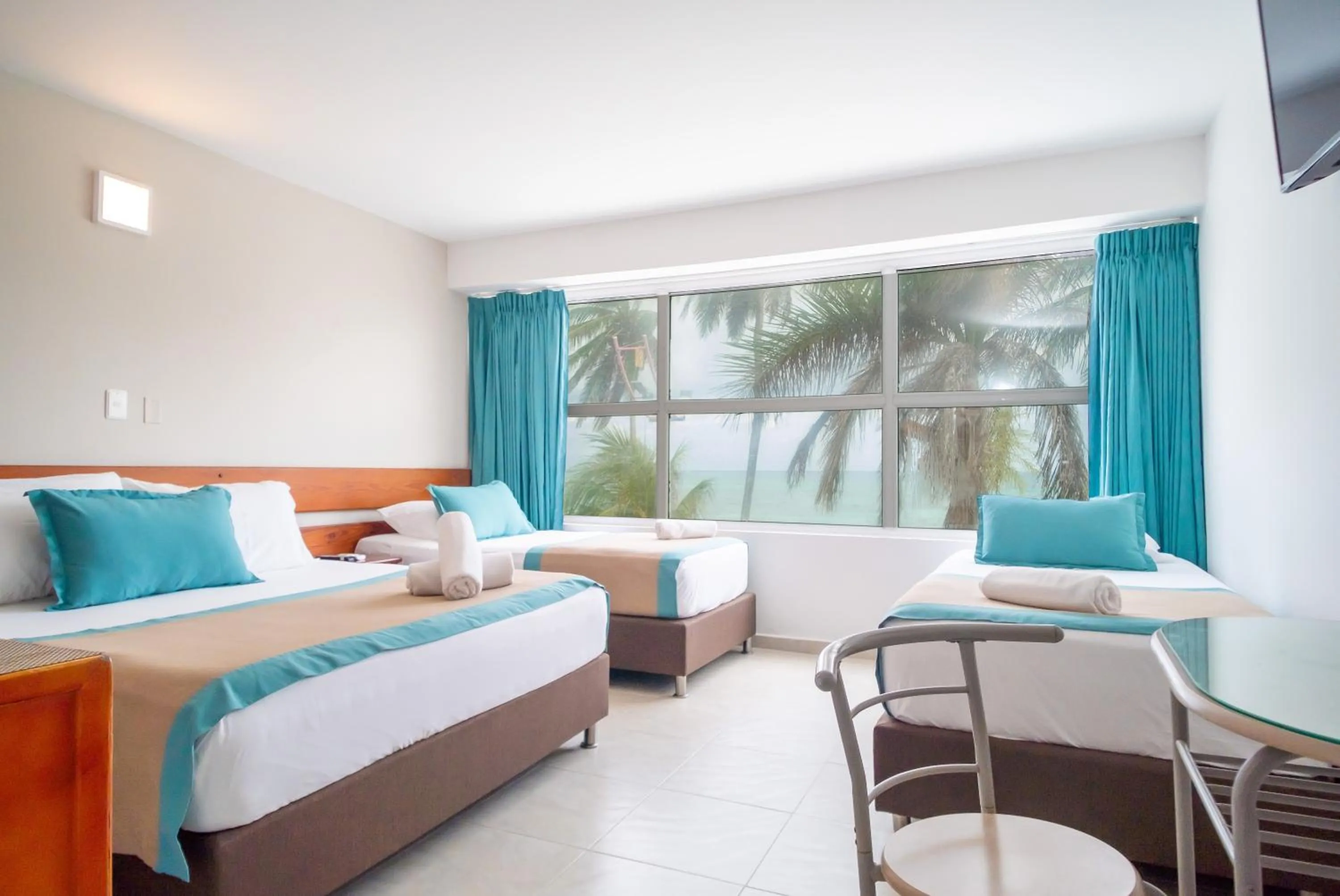 Quadruple Room with Sea View in Hotel Portobelo beach