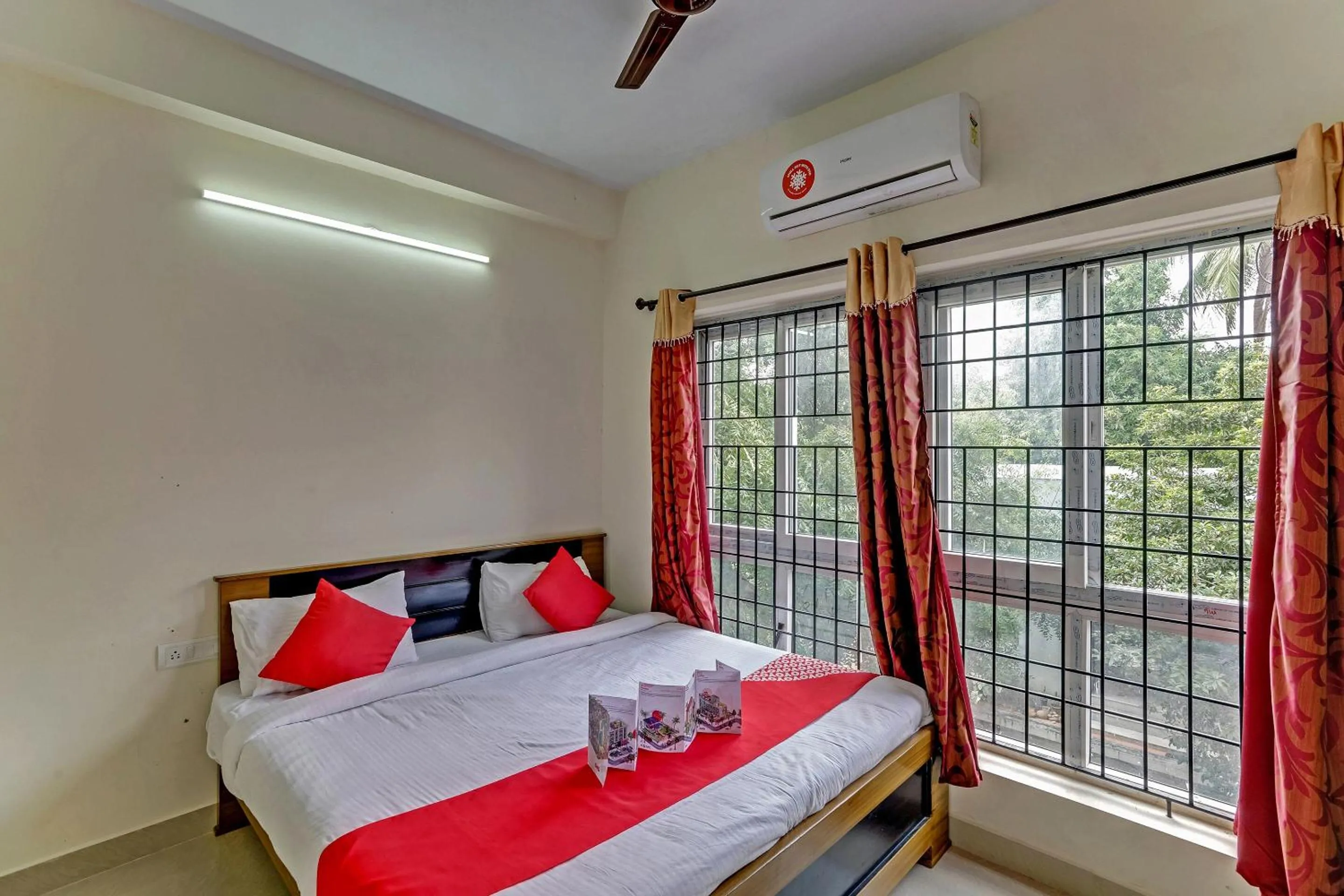 Bedroom, Bed in Super Collection O SkyPix