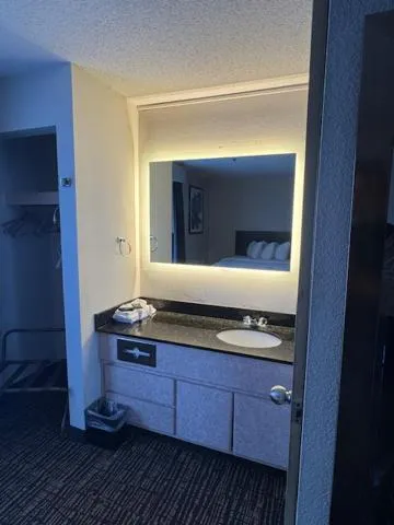 Wingate by Wyndham Canton-Hall of Fame