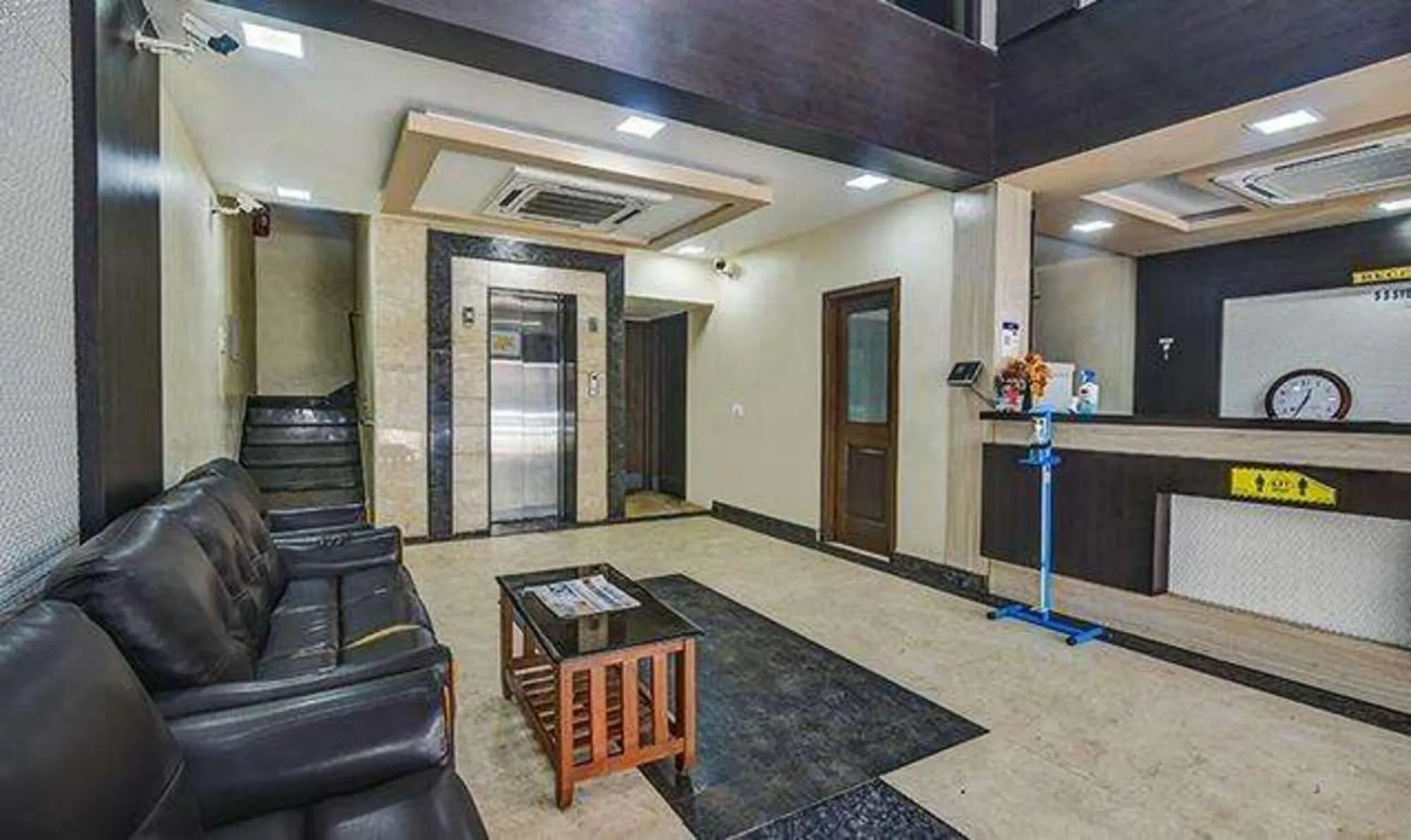 Lobby or reception in Fabhotel Chennai Palace - Nr Chennai Beach Railway Station