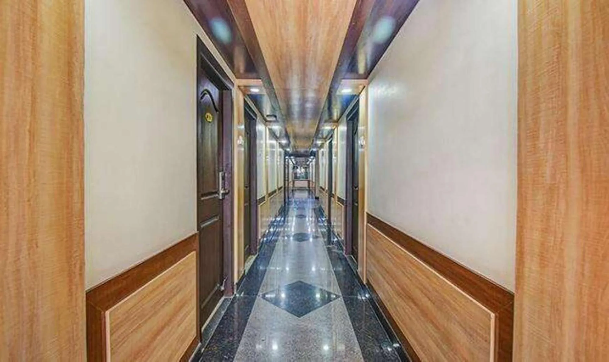 Lobby or reception in Fabhotel Chennai Palace - Nr Chennai Beach Railway Station