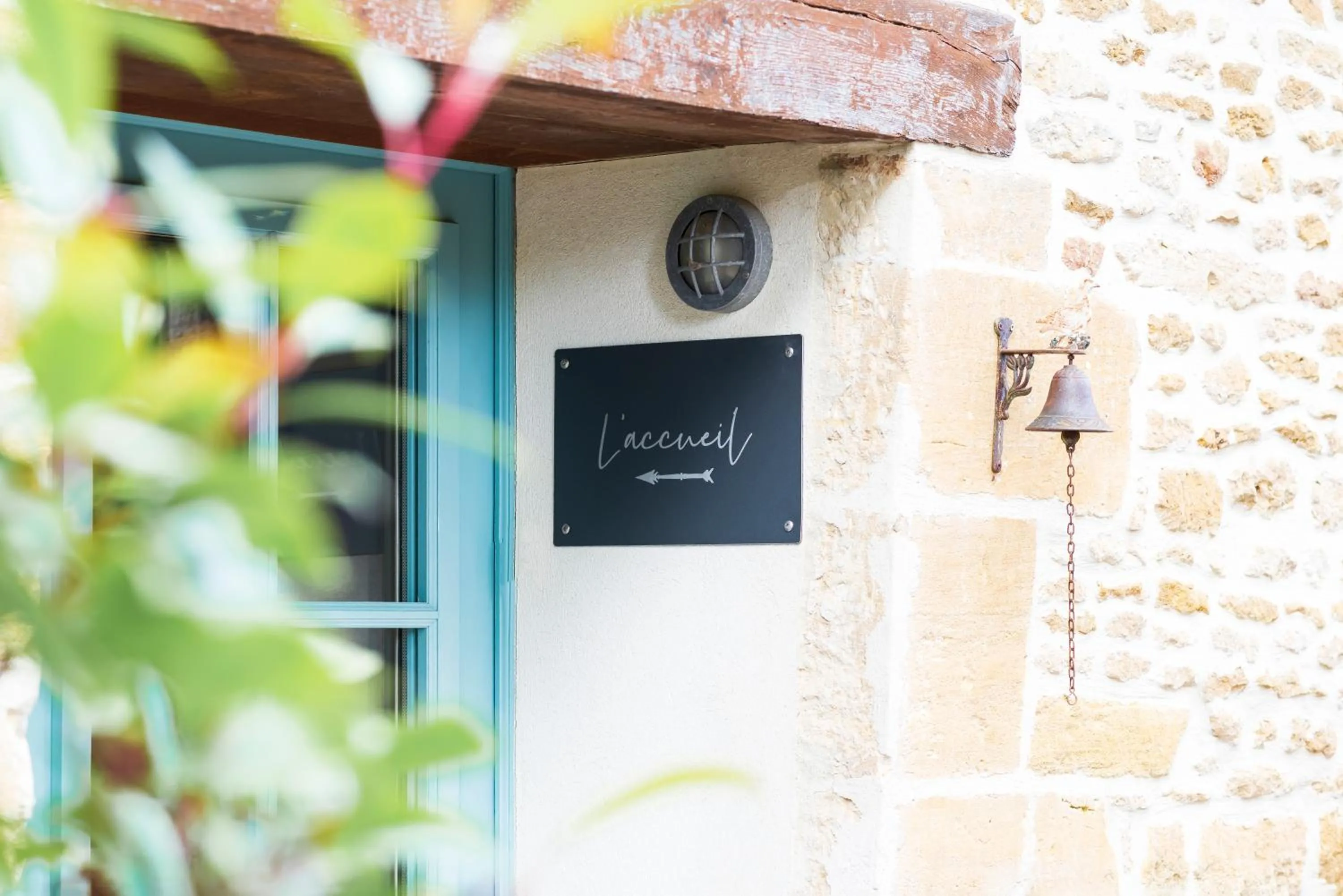 Lobby or reception in Chambres d'Hôtes et Suites à La Ferme de l'Oudon & SPA