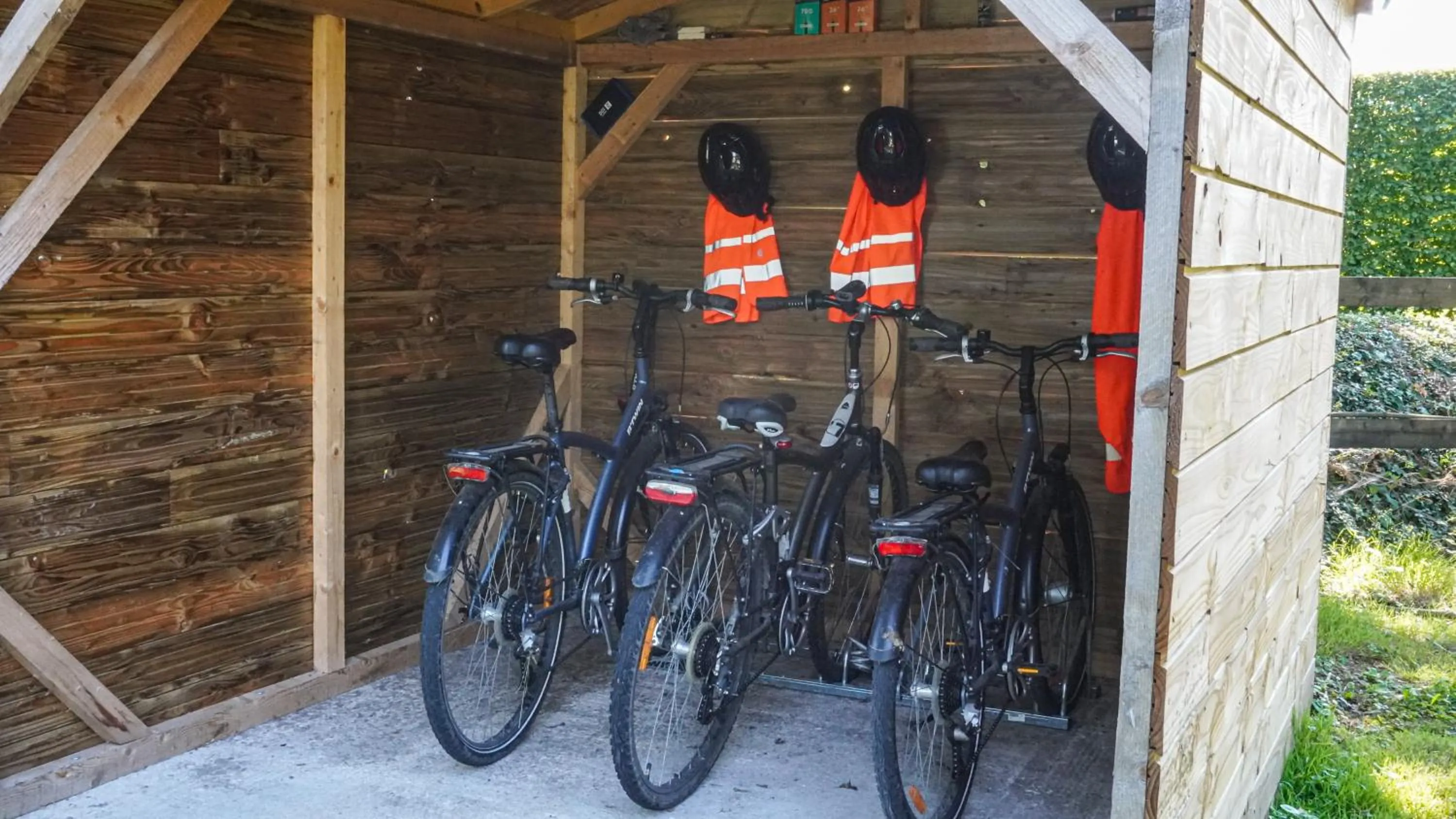 Cycling in Chambres d'Hôtes et Suites à La Ferme de l'Oudon & SPA