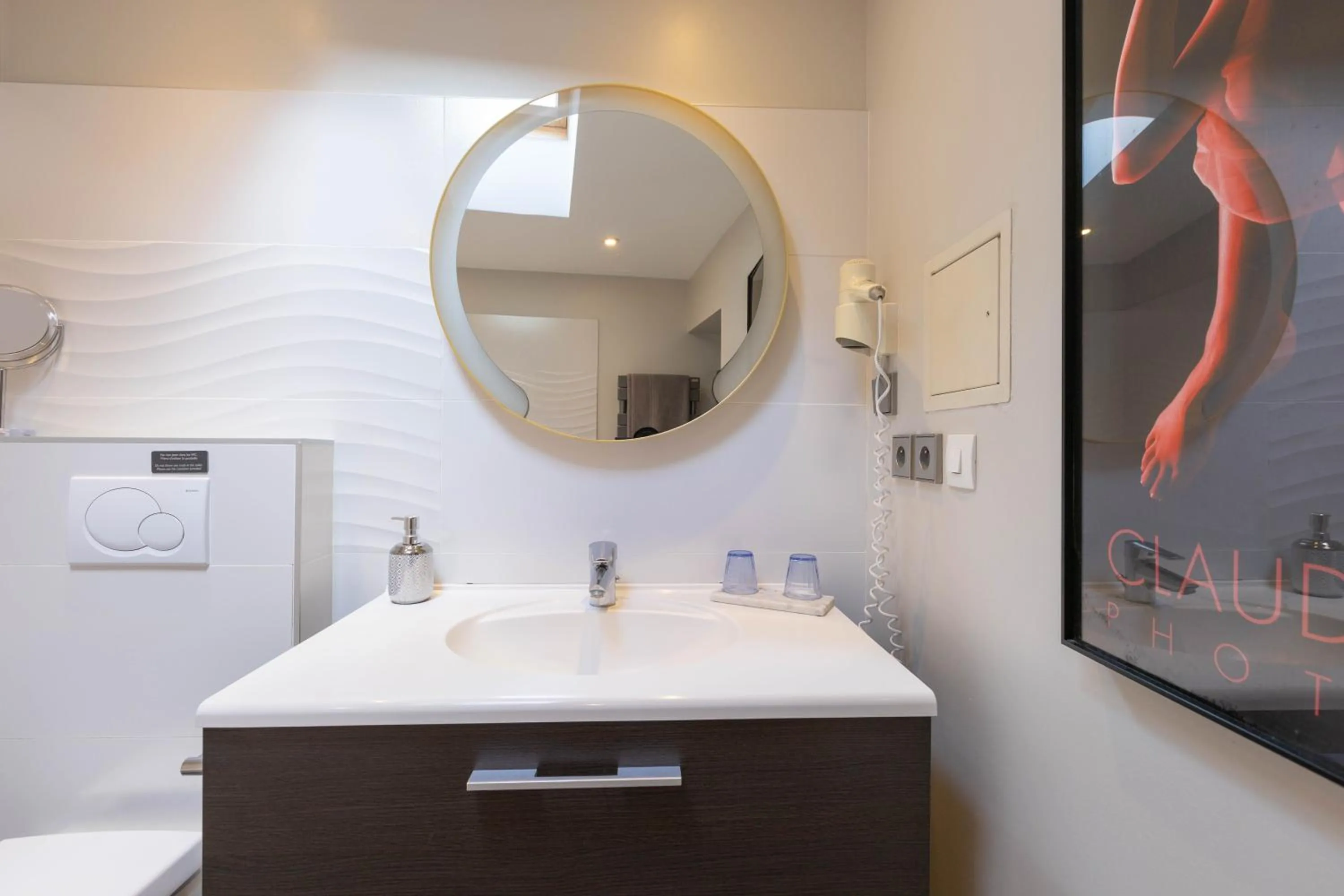 Bathroom in Chambres d'Hôtes et Suites à La Ferme de l'Oudon & SPA