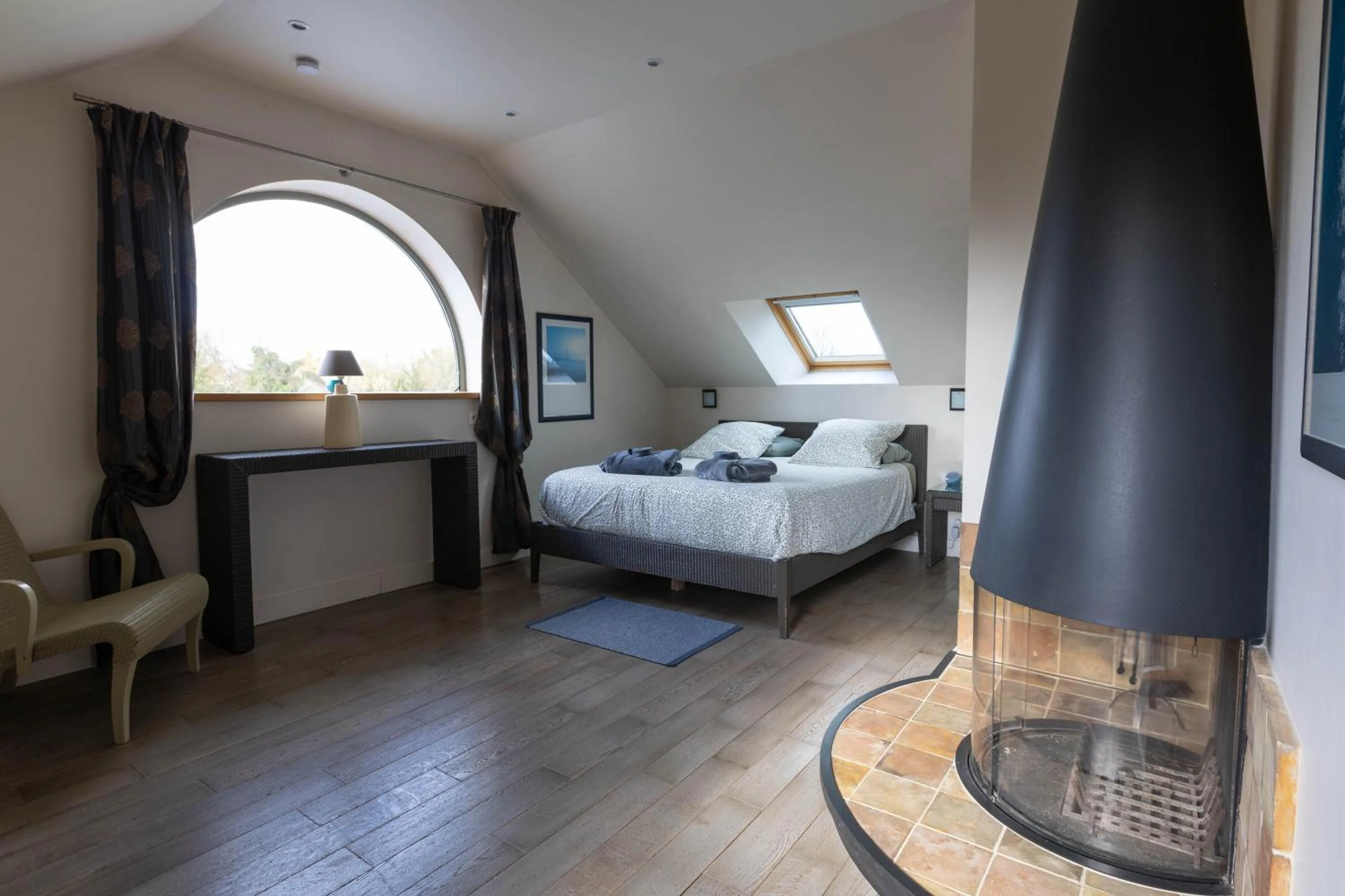 Bedroom, Bed in Chambres d'Hôtes et Suites à La Ferme de l'Oudon & SPA