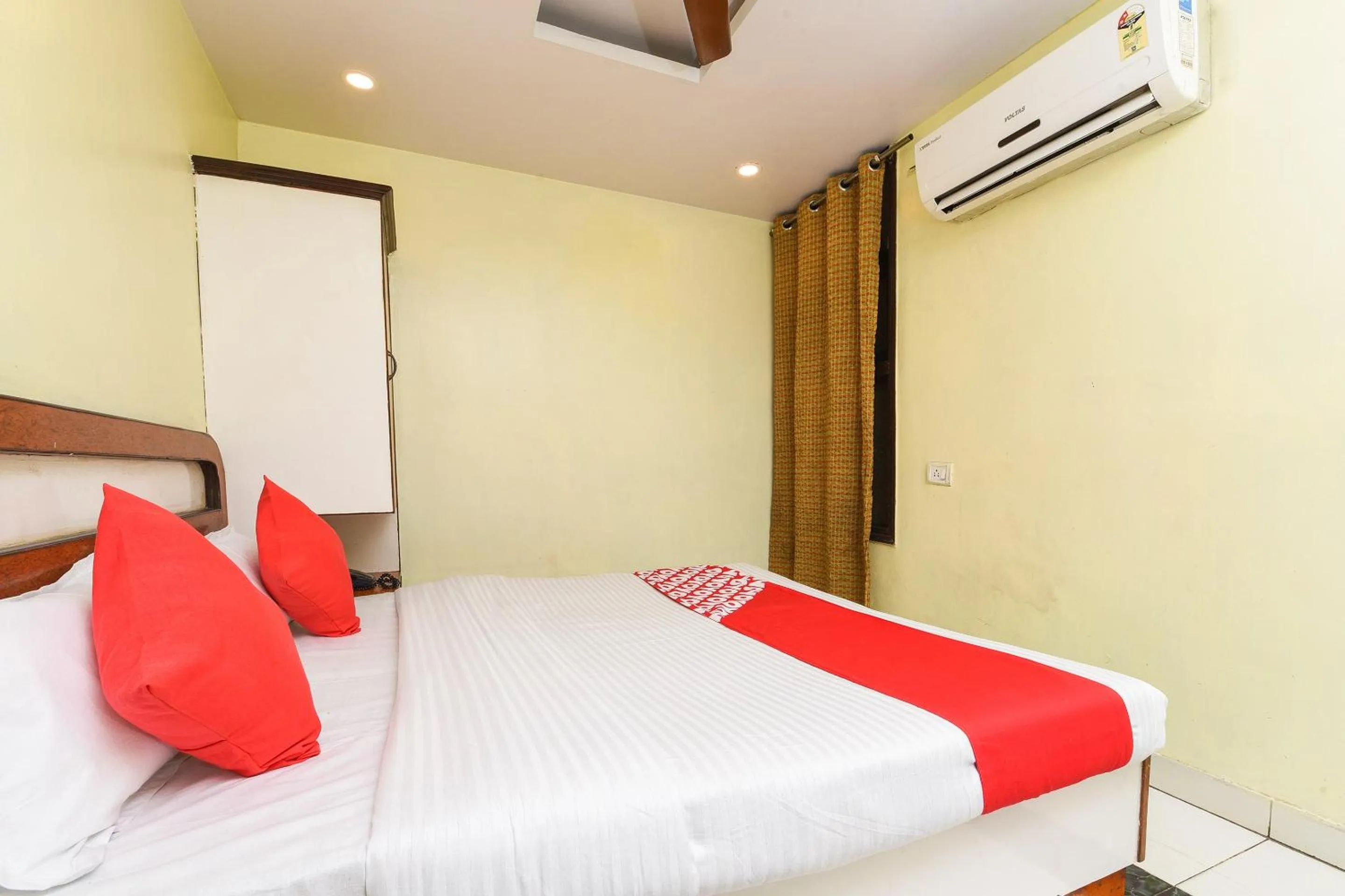 Facade/entrance in Hotel O City Palace