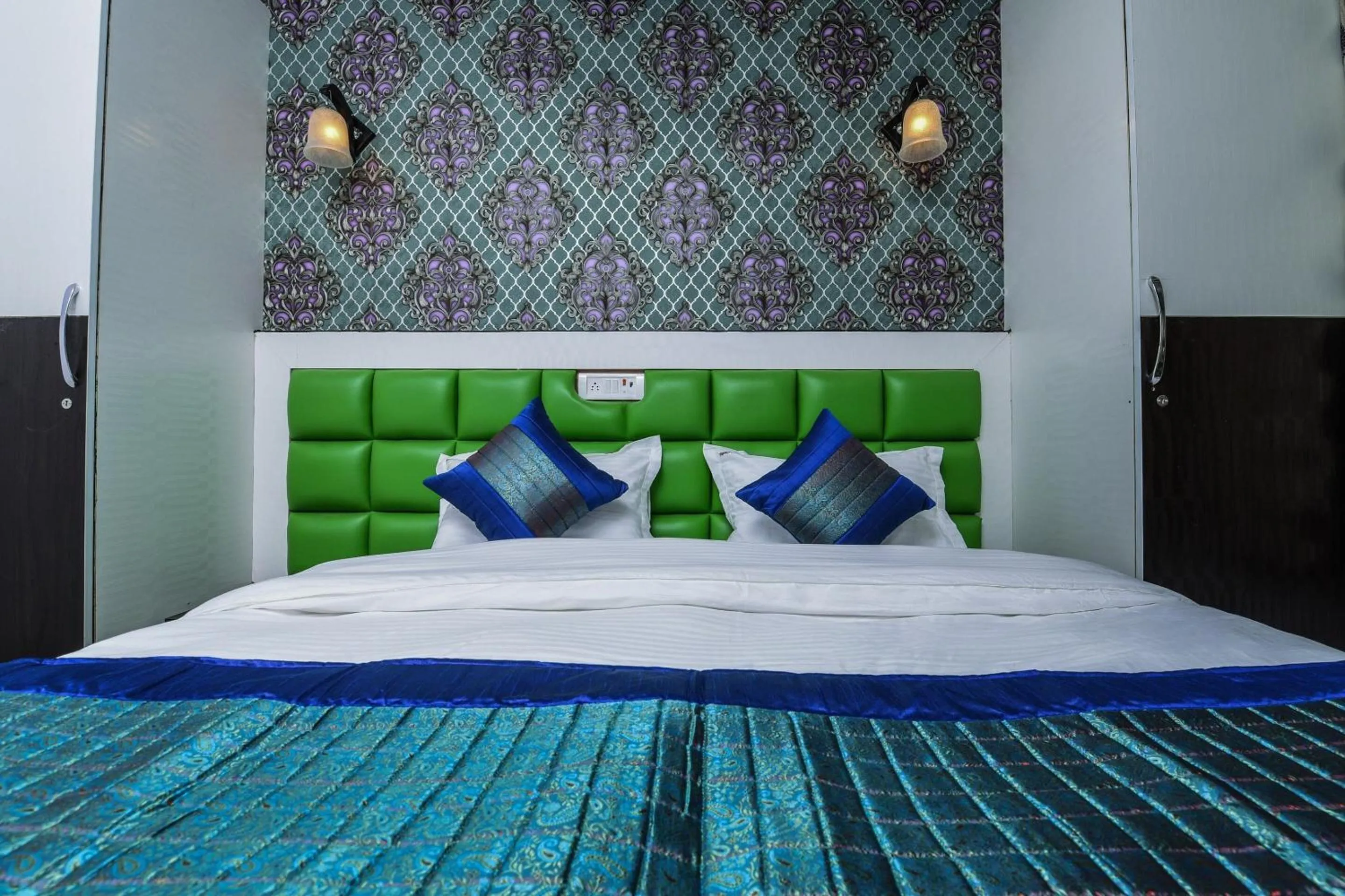 Bedroom, Bed in Hotel O Akash Continental