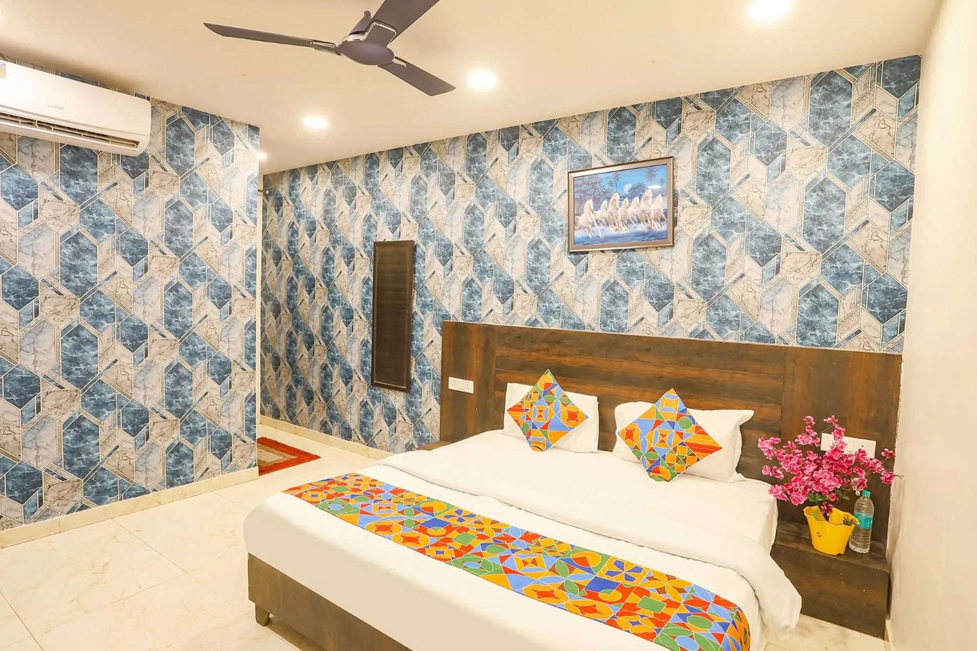 Bedroom, Bed in Via Royal Galaxy I