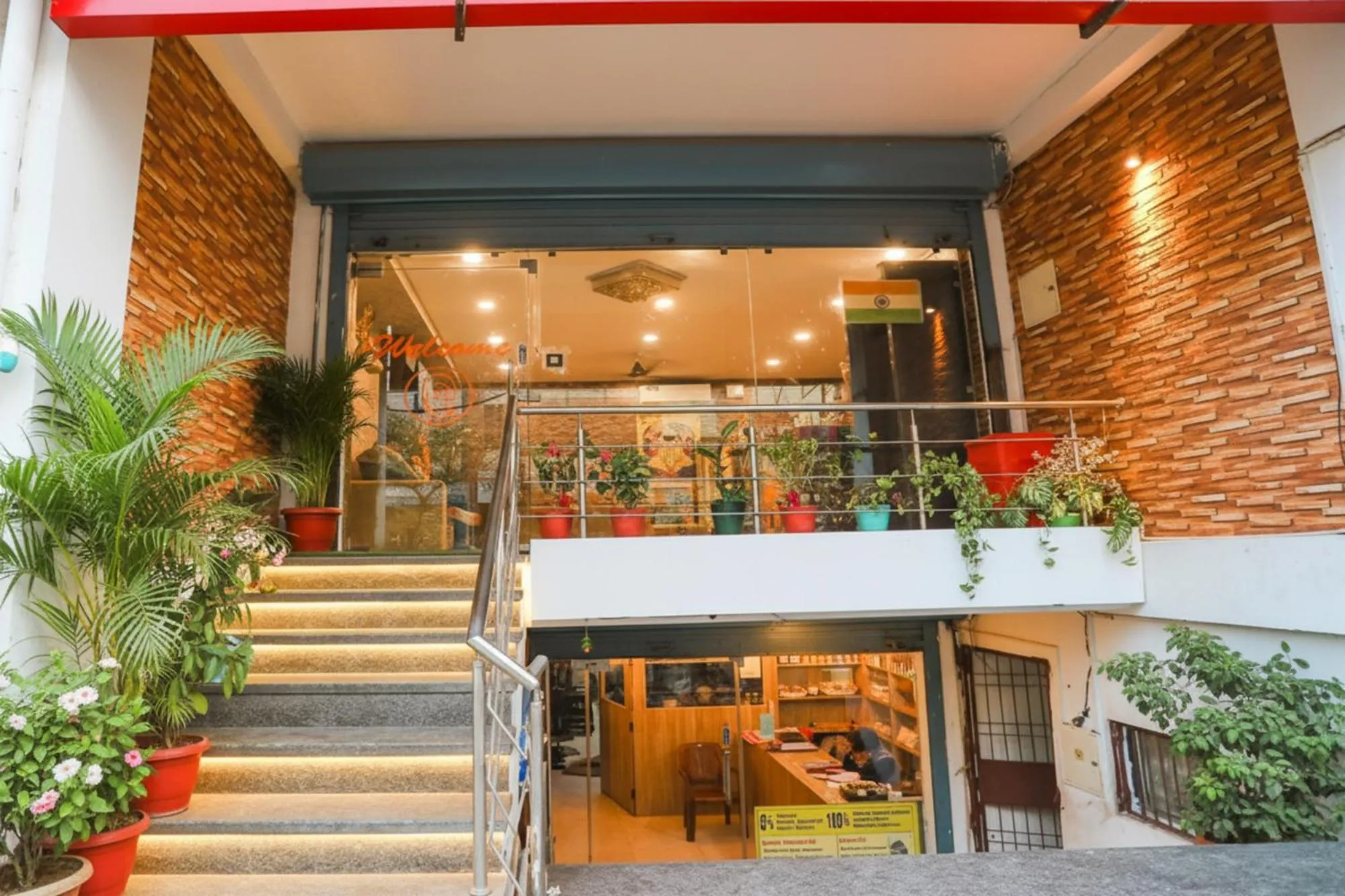 Facade/entrance in Via Royal Galaxy I