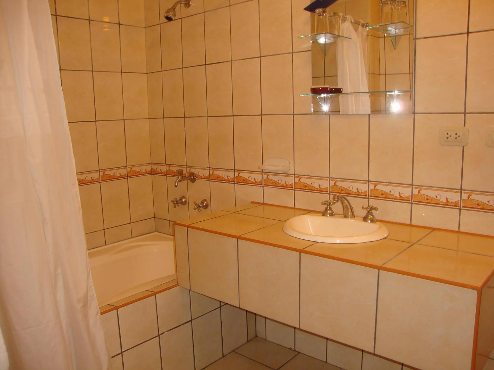 Shower in Hotel Sol del Oriente Iquitos