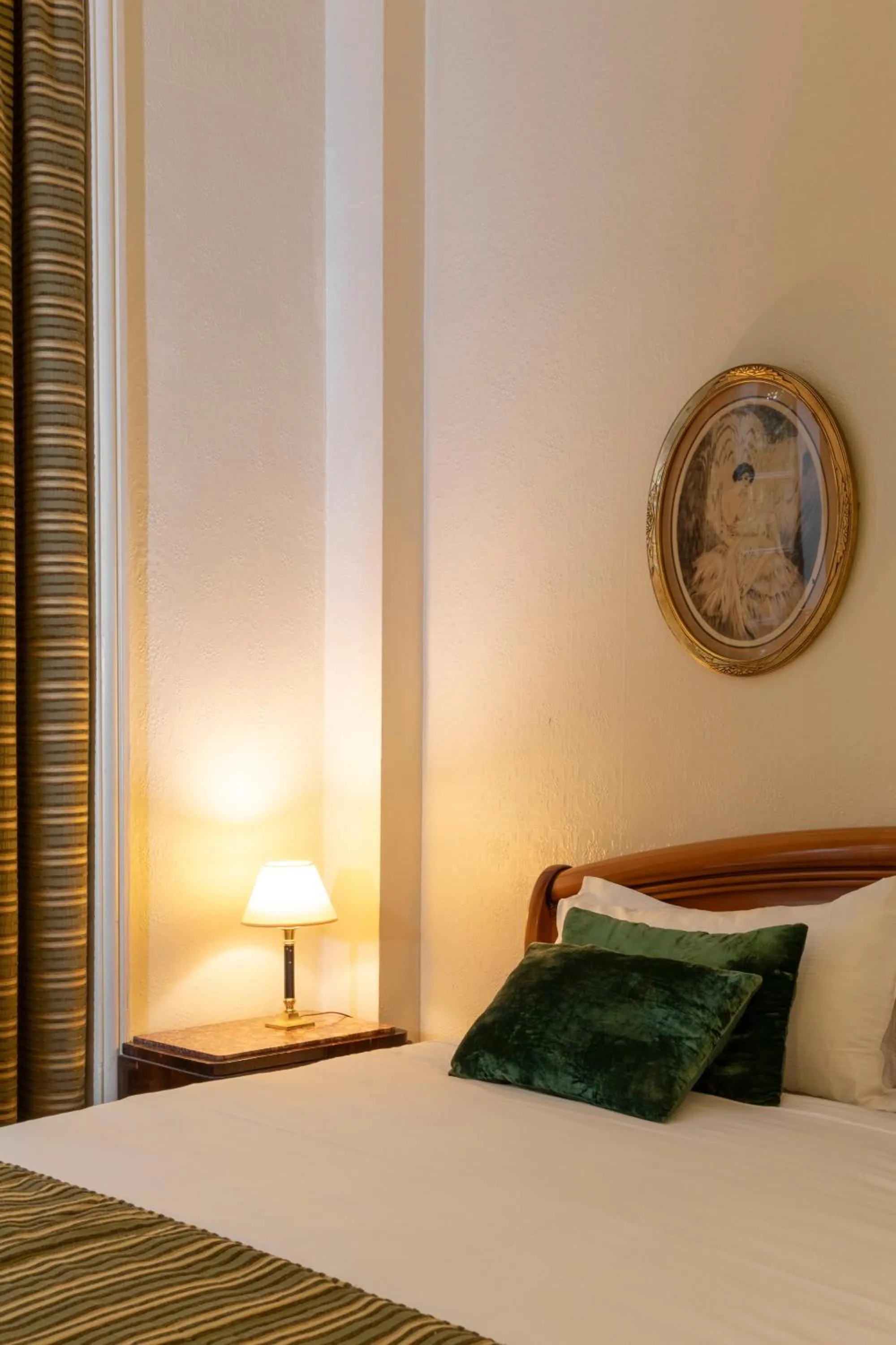 Decorative detail, Bed in Hôtel Langlois