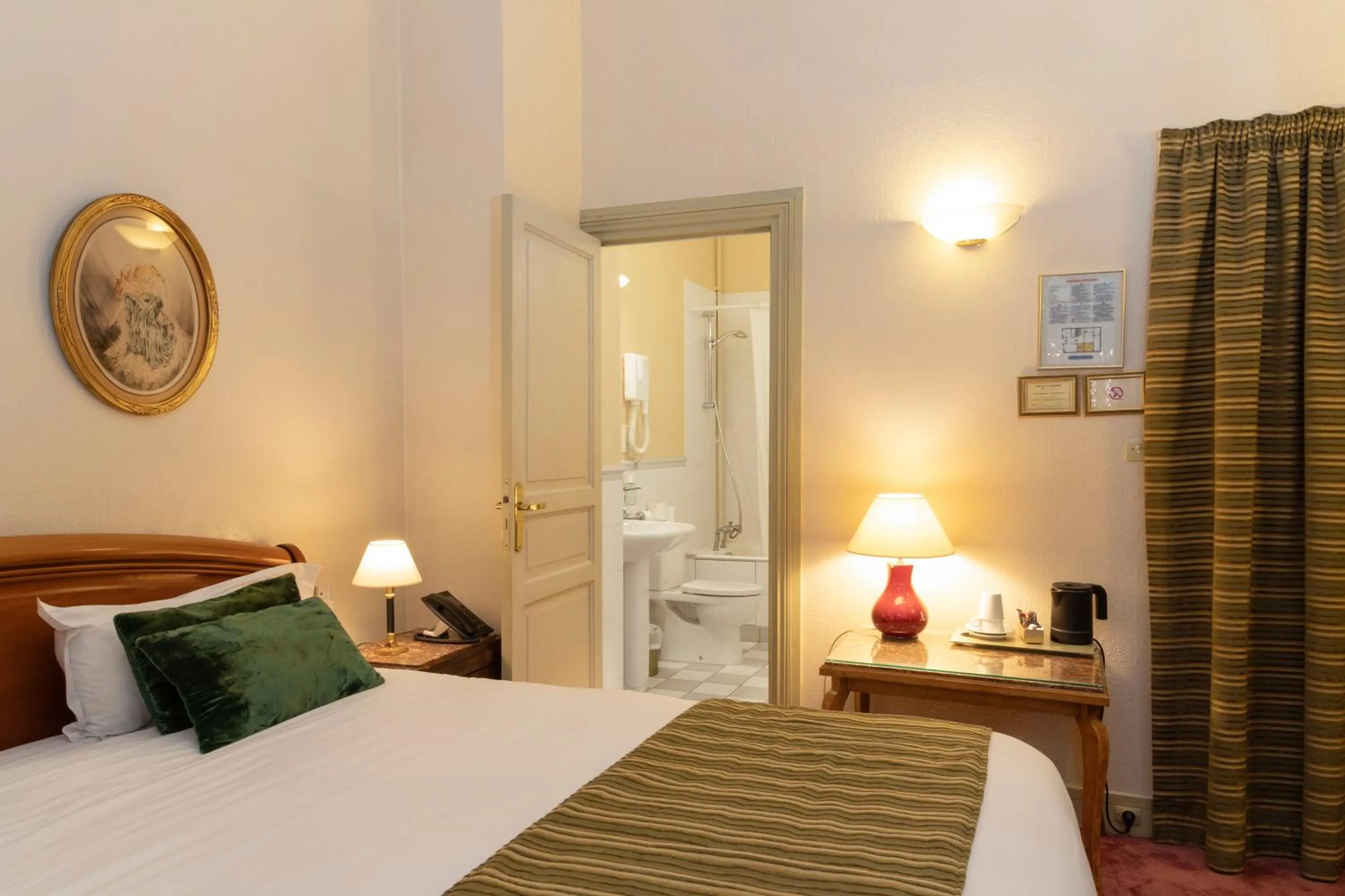 Photo of the whole room, Bed in Hôtel Langlois