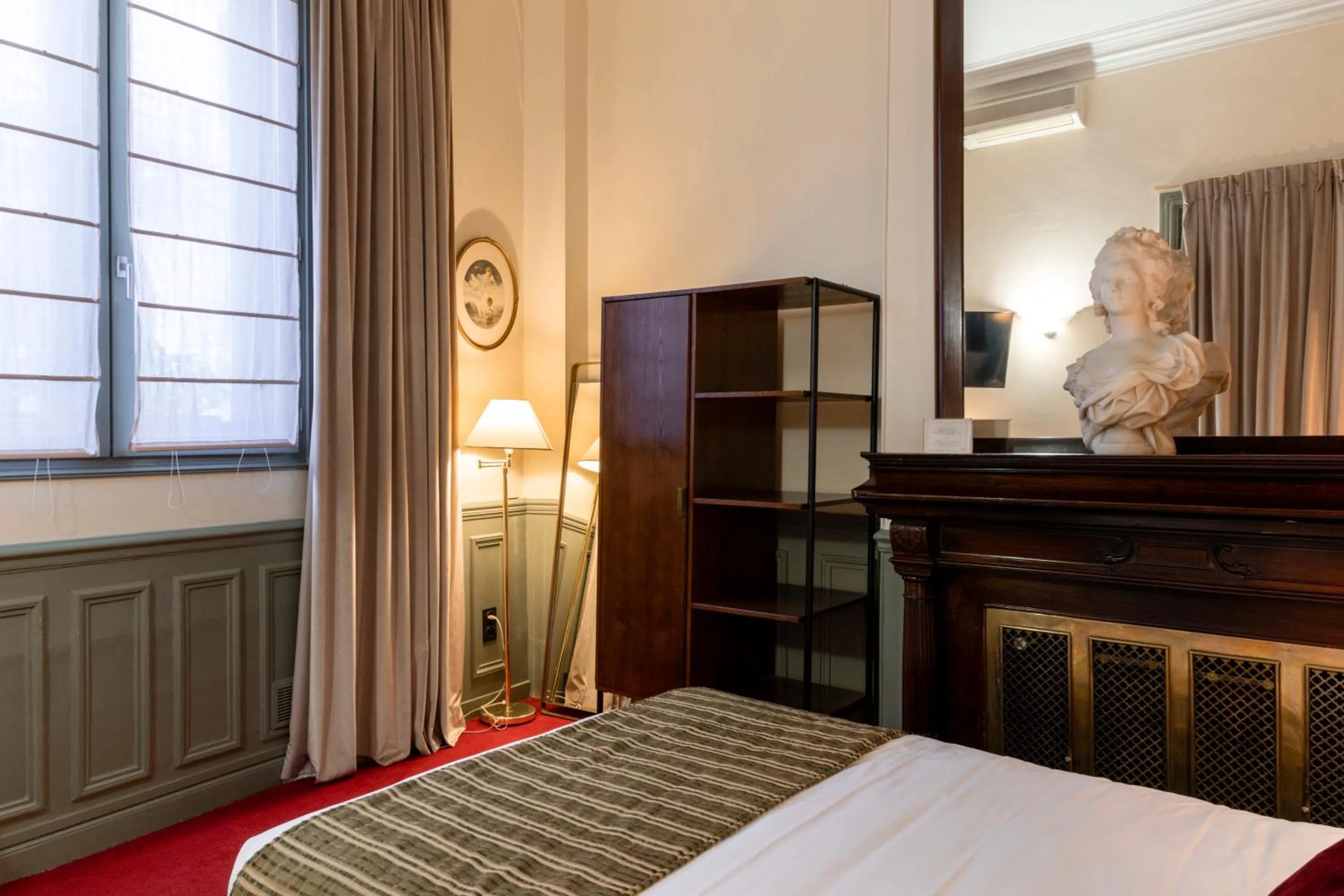 Photo of the whole room, Bed in Hôtel Langlois