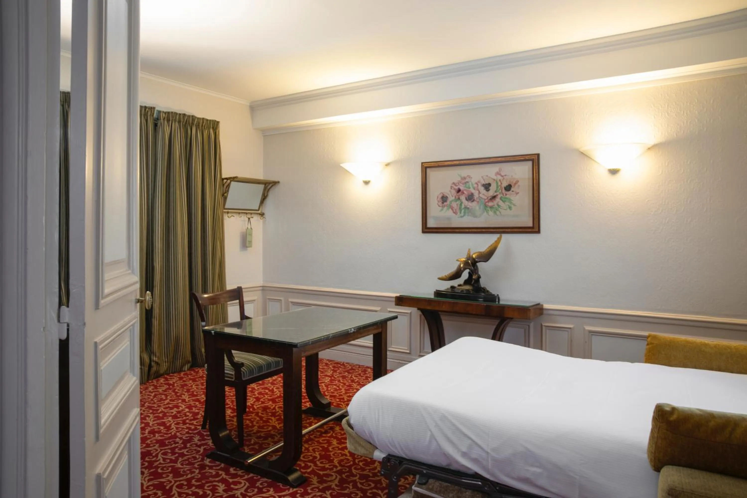 Decorative detail, Bed in Hôtel Langlois