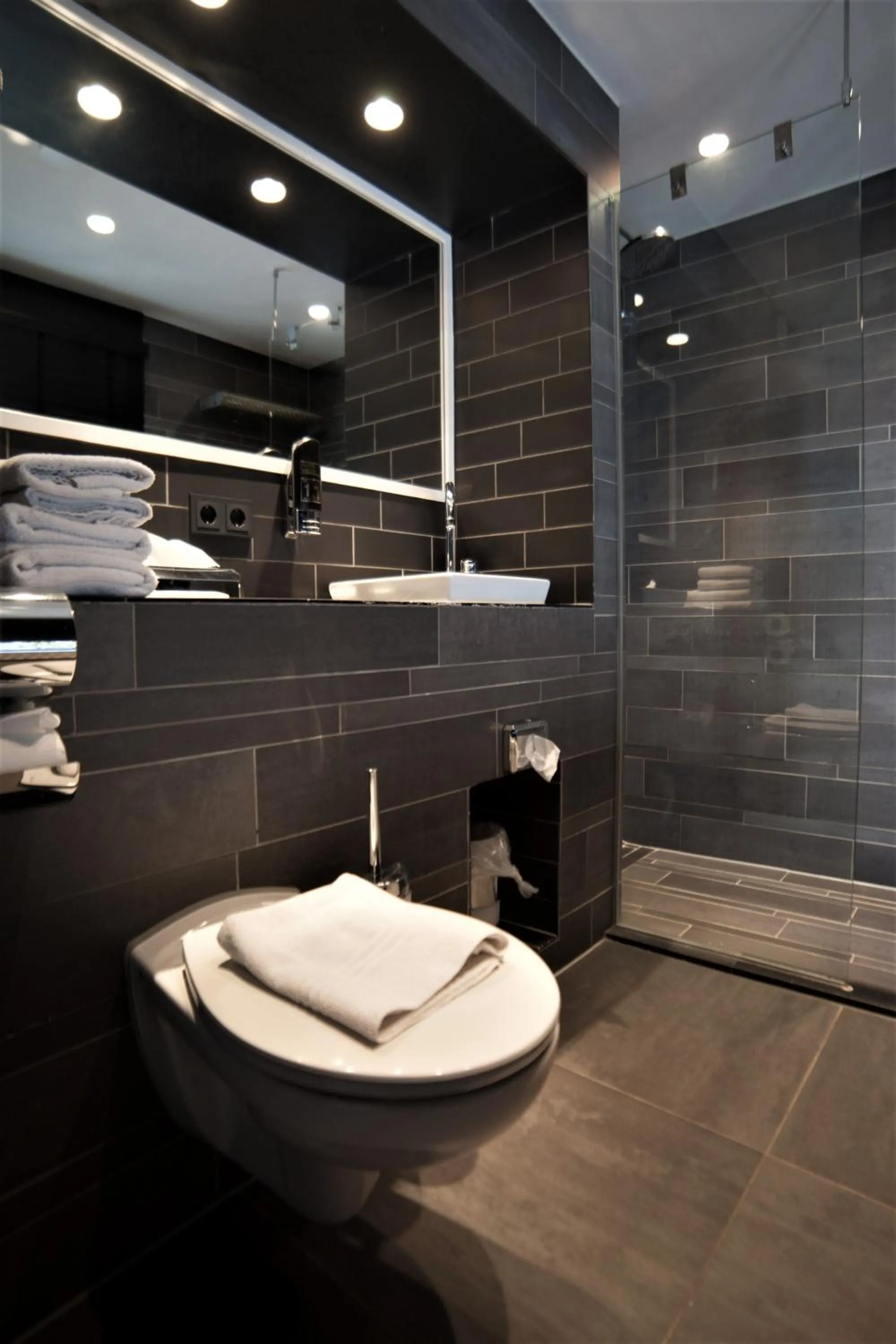 Shower in Hotel Trash Deluxe