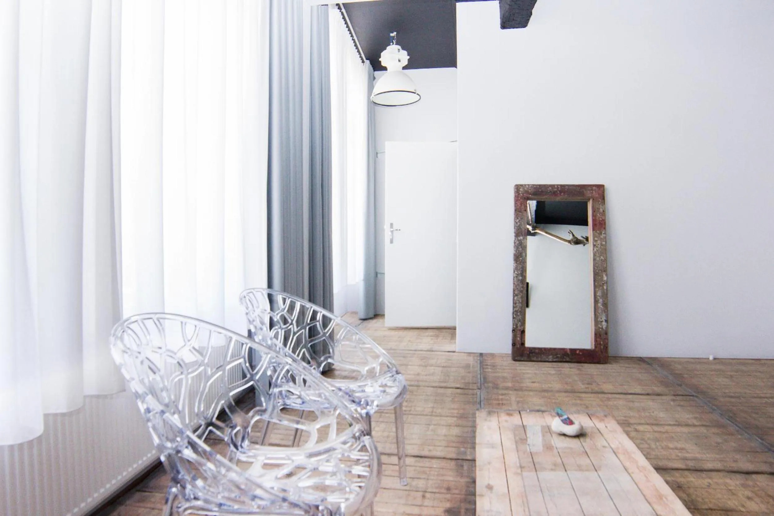 Toilet in Hotel Trash Deluxe