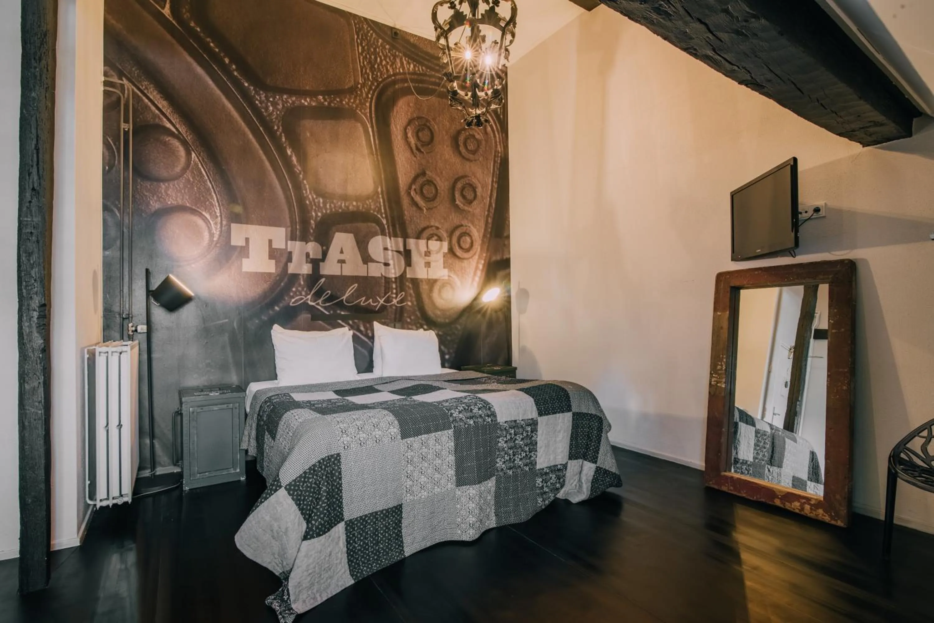 Bed in Hotel Trash Deluxe