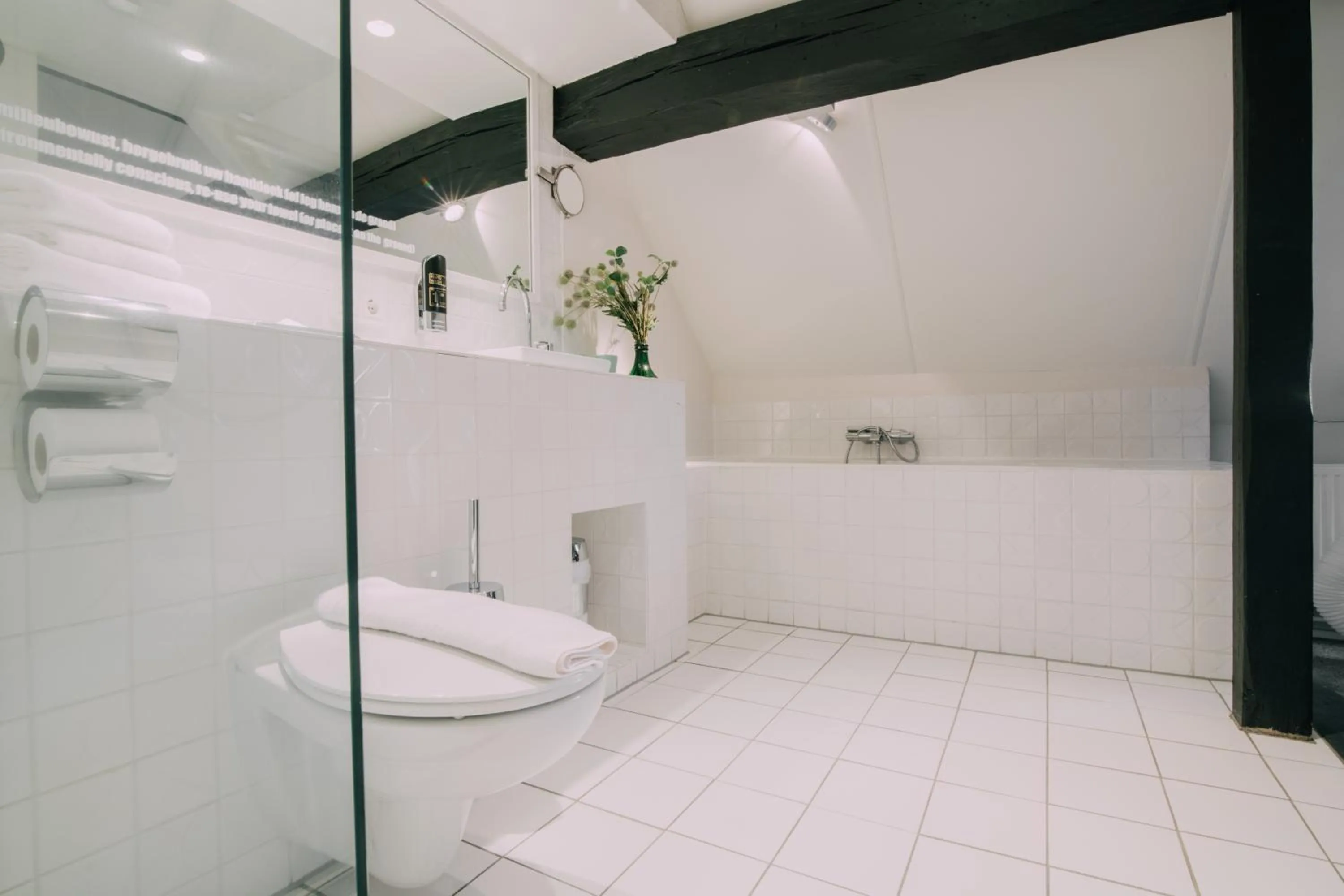 Bathroom in Hotel Trash Deluxe