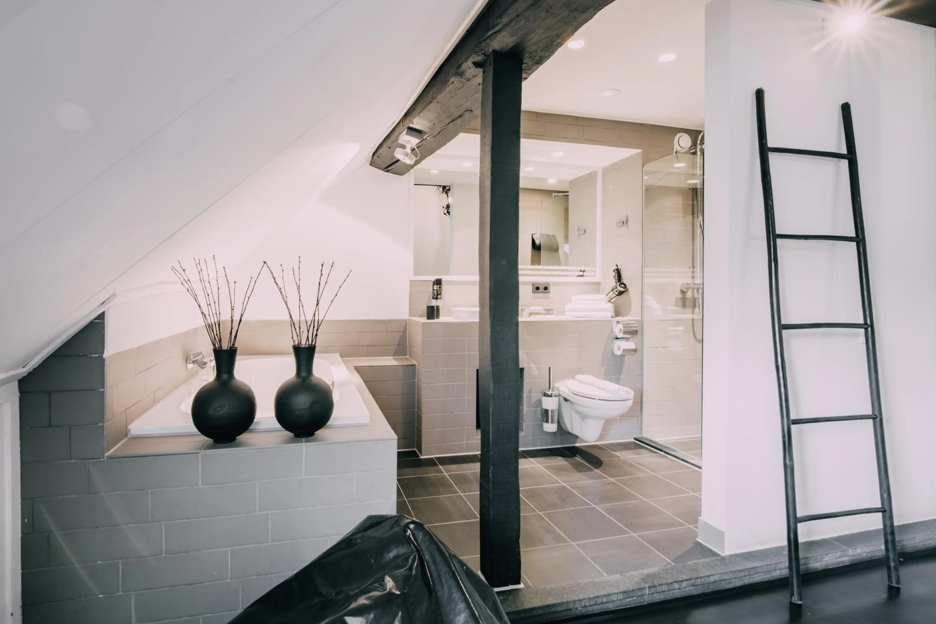 Bathroom in Hotel Trash Deluxe