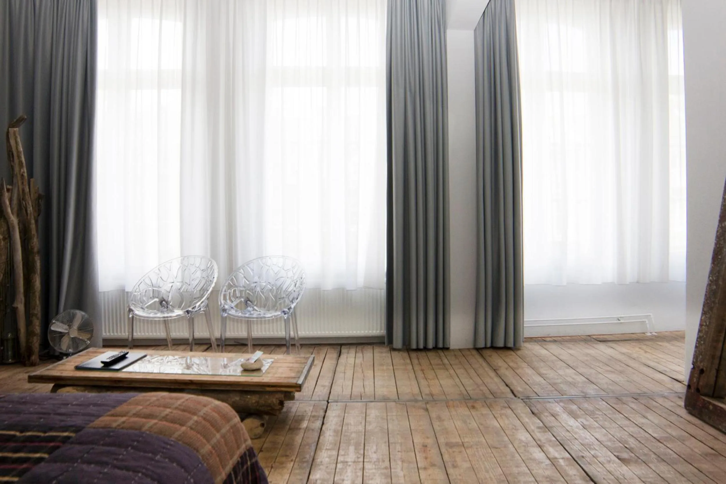 Shower in Hotel Trash Deluxe