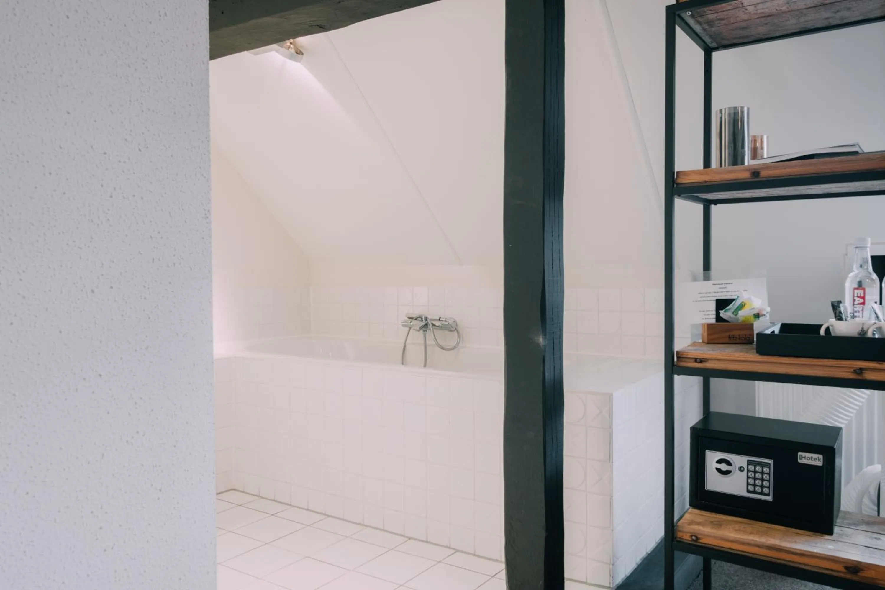 Bathroom in Hotel Trash Deluxe