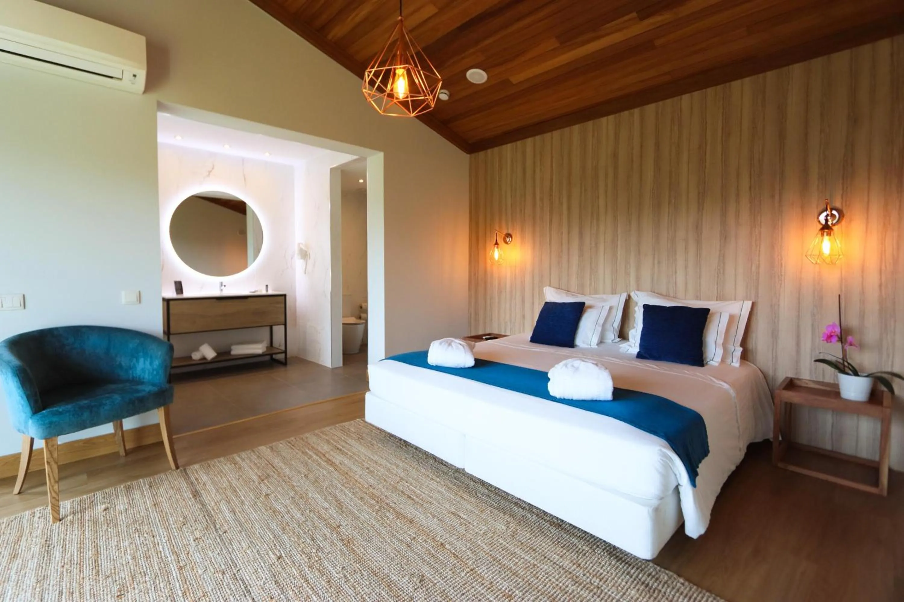 Photo of the whole room, Bed in Agua Hotels Mondim de Basto