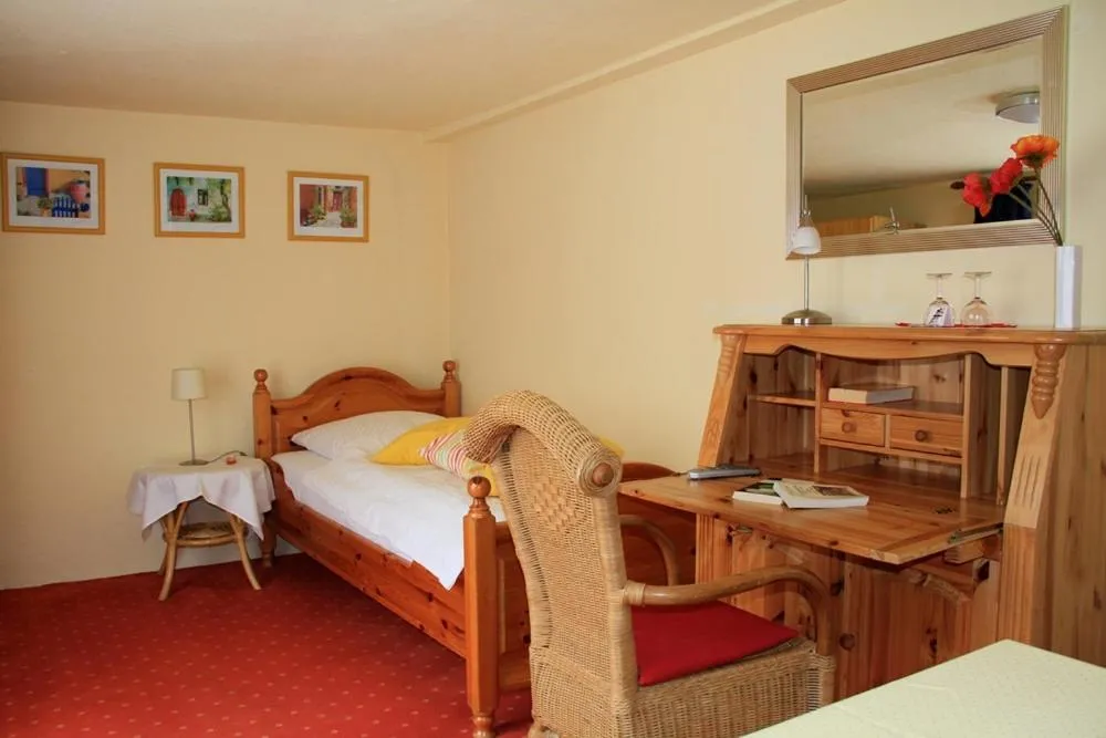 Bed in Hotel Zum Römer