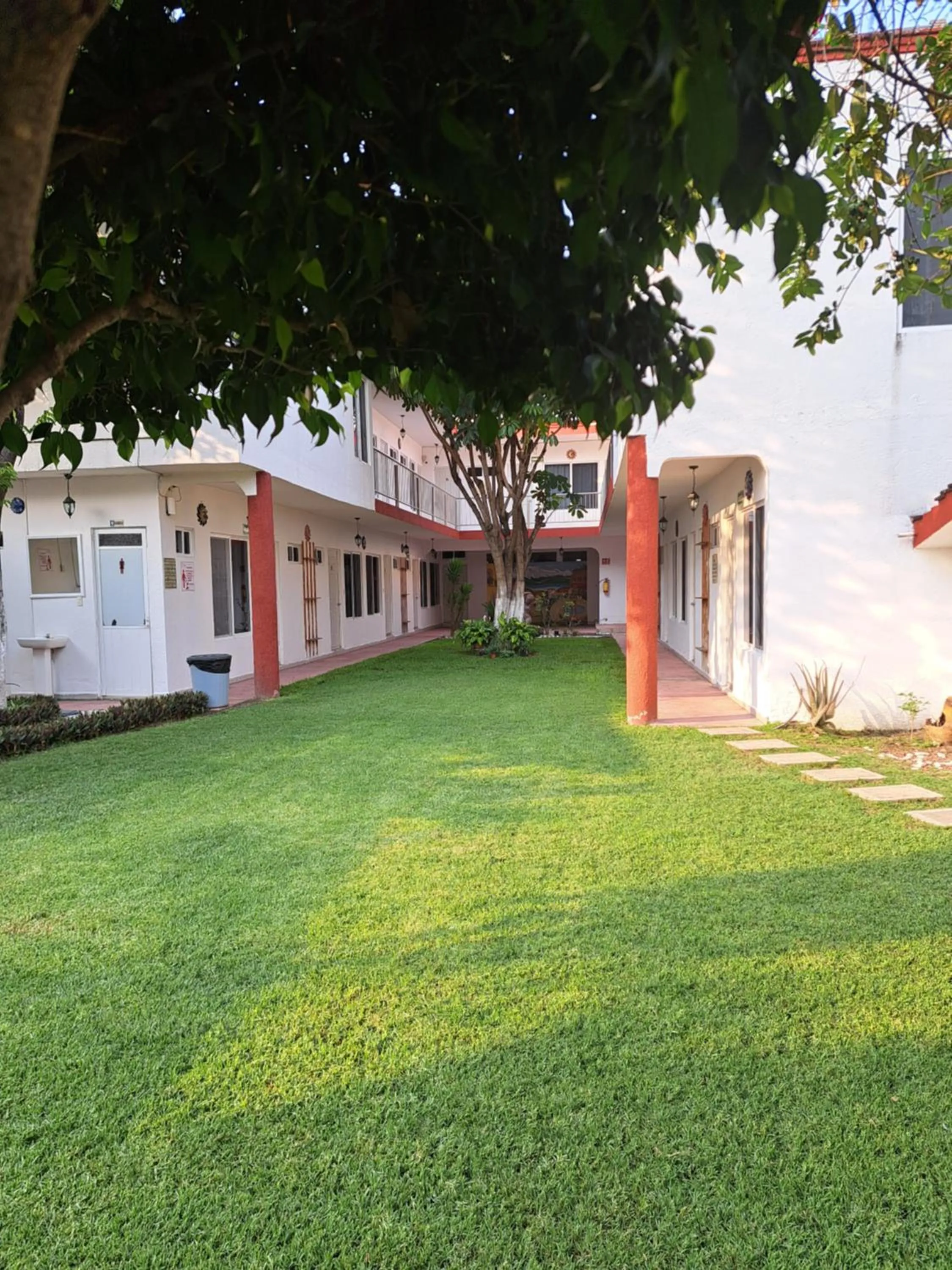 Property building in Hotel Quinta Paraiso