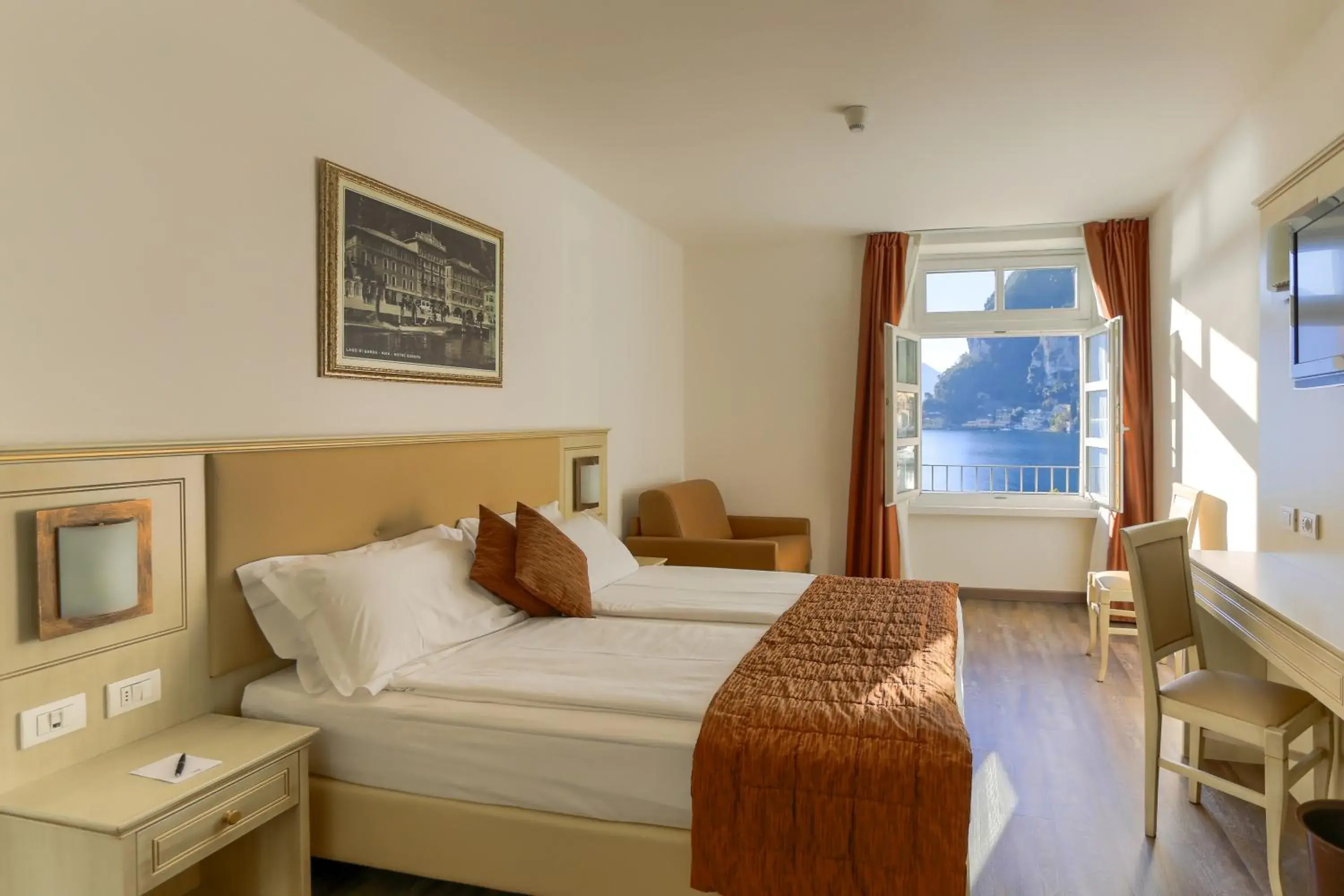 Superior Double or Twin Room with Lake View in Hotel Sole Relax & Panorama Superior Double or Twin Room with Lake View in Hotel Sole Relax & Panorama